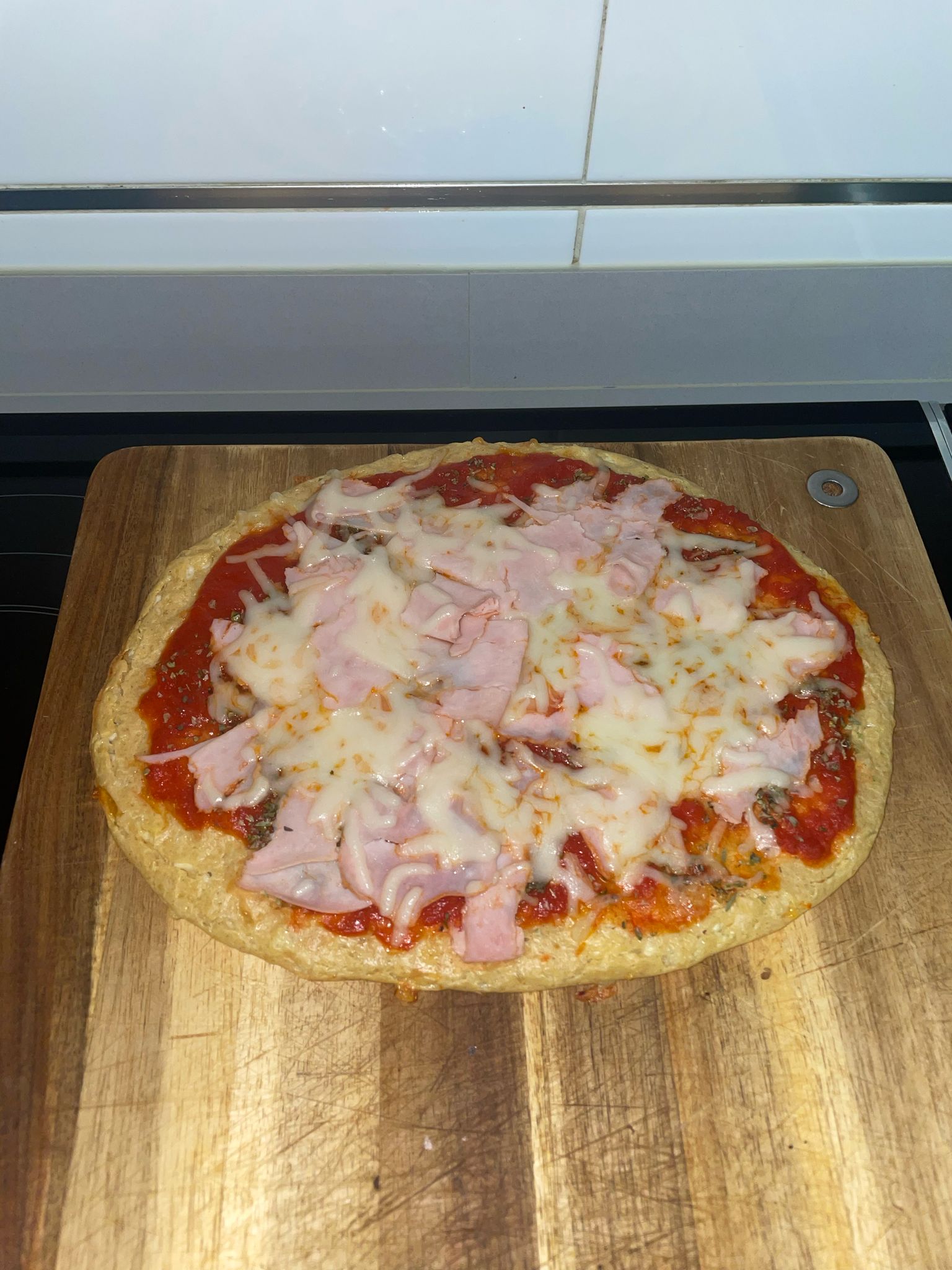 Pizza de jamón y queso