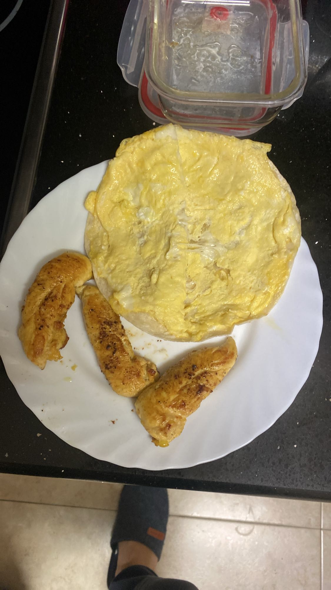 Pollo con tortilla y huevo