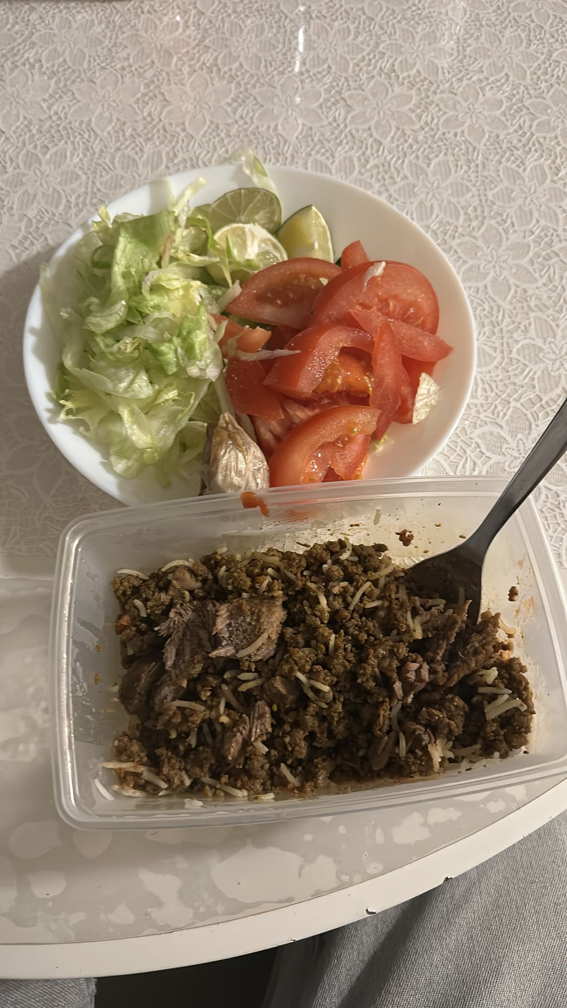 Köttfärs med ris och sallad