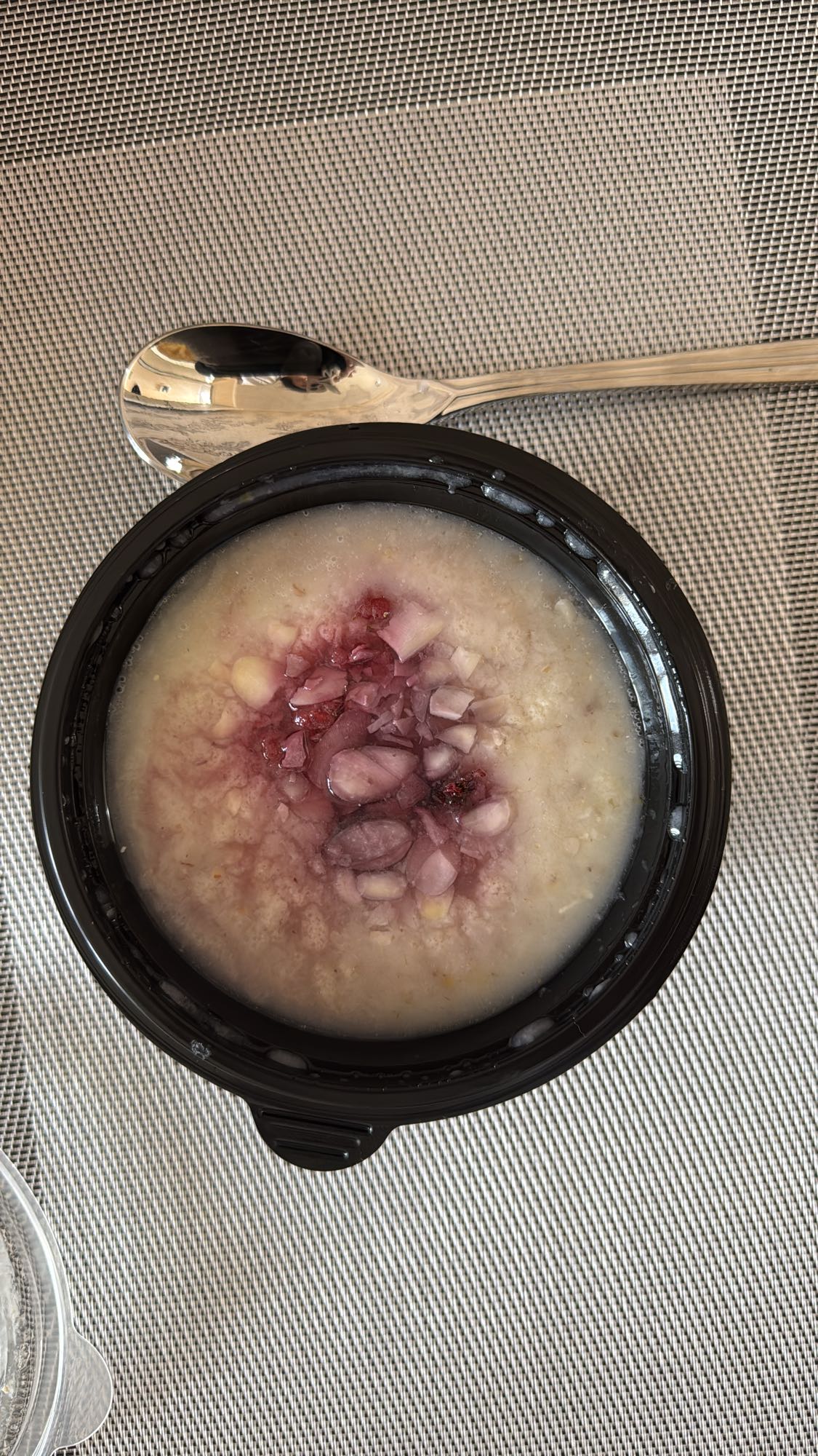 Овсяная каша с ягодами