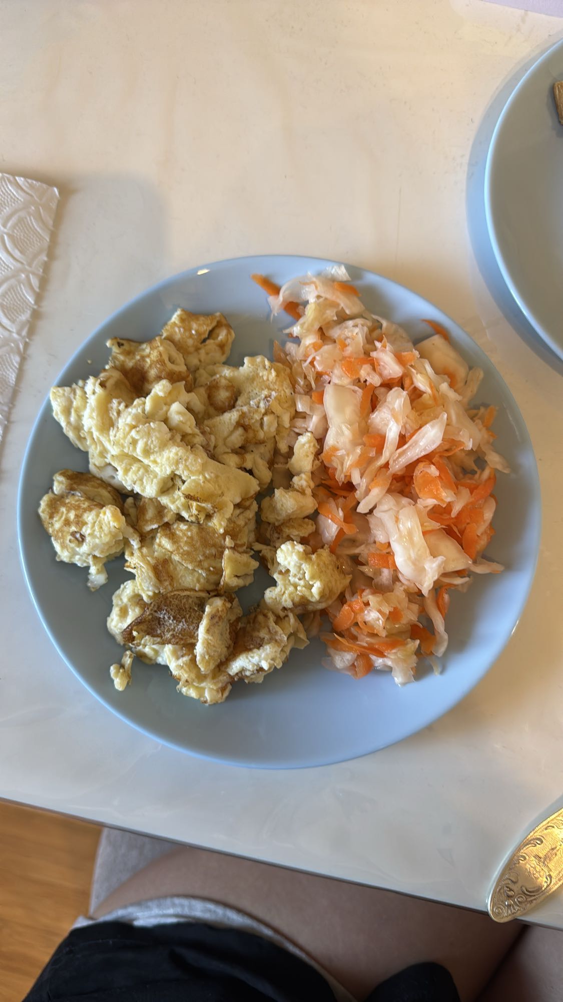 Яичница с квашеной капустой