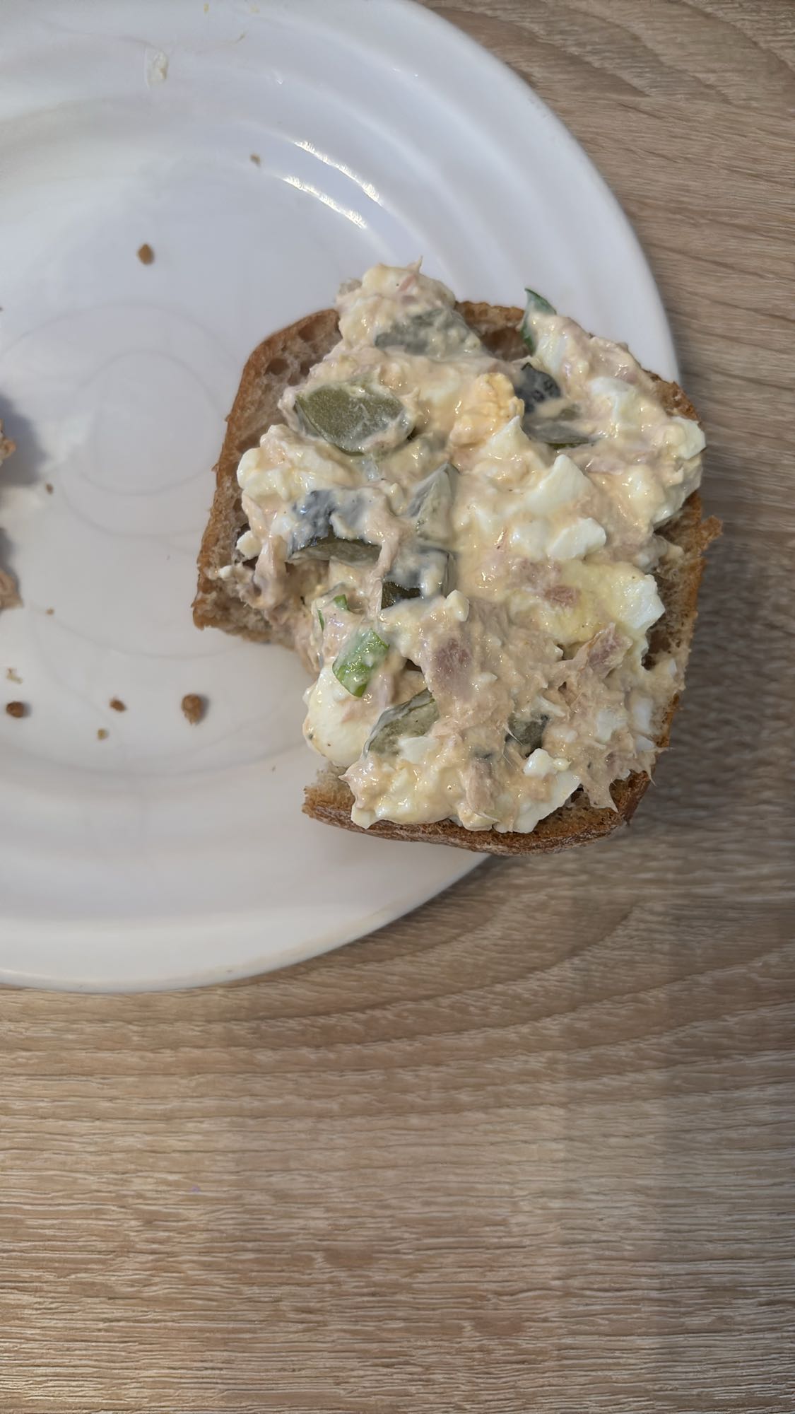 Kanapka z pastą tuńczykową