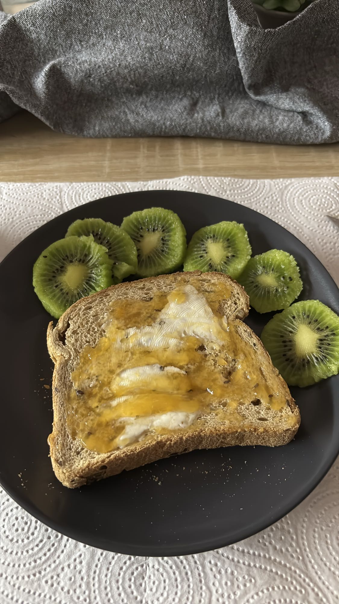 Cheese Toast with Kiwi