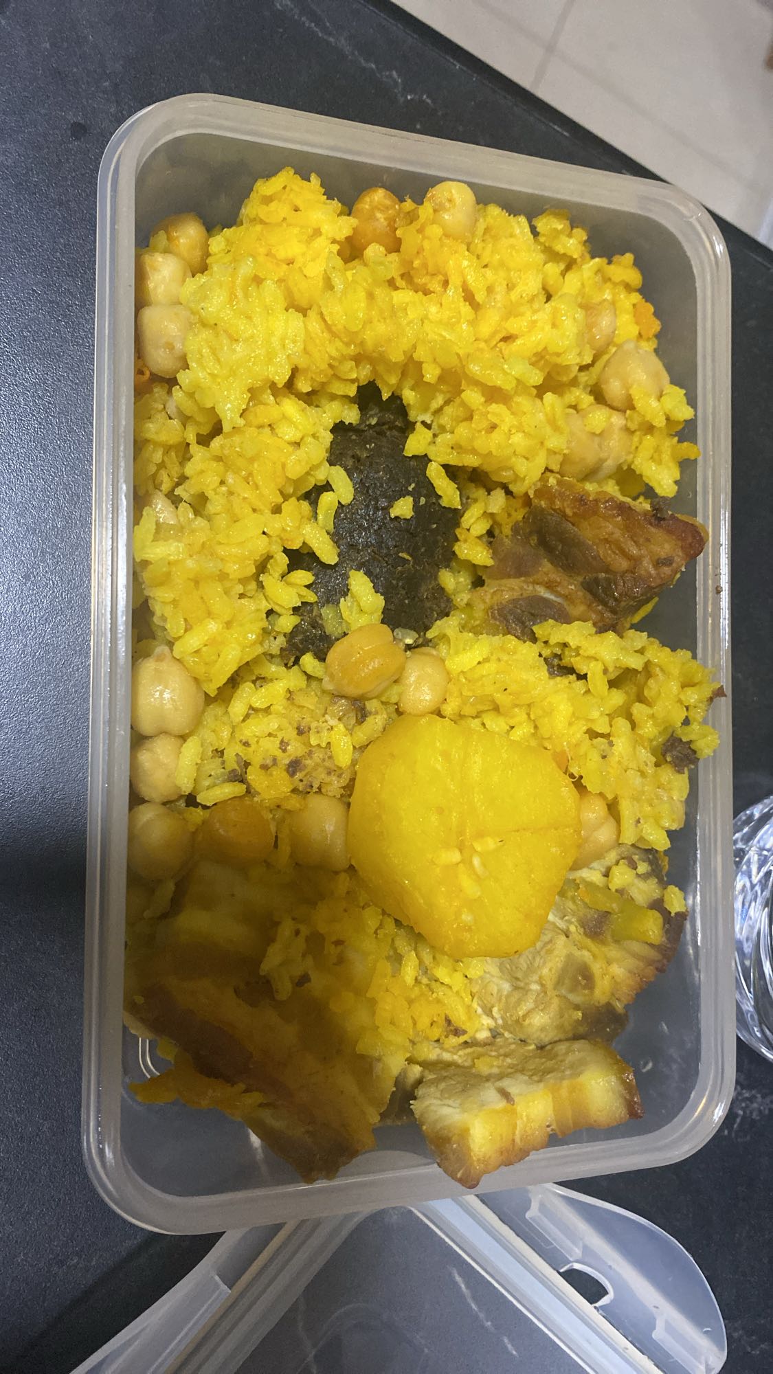 Arroz con garbanzos y carne