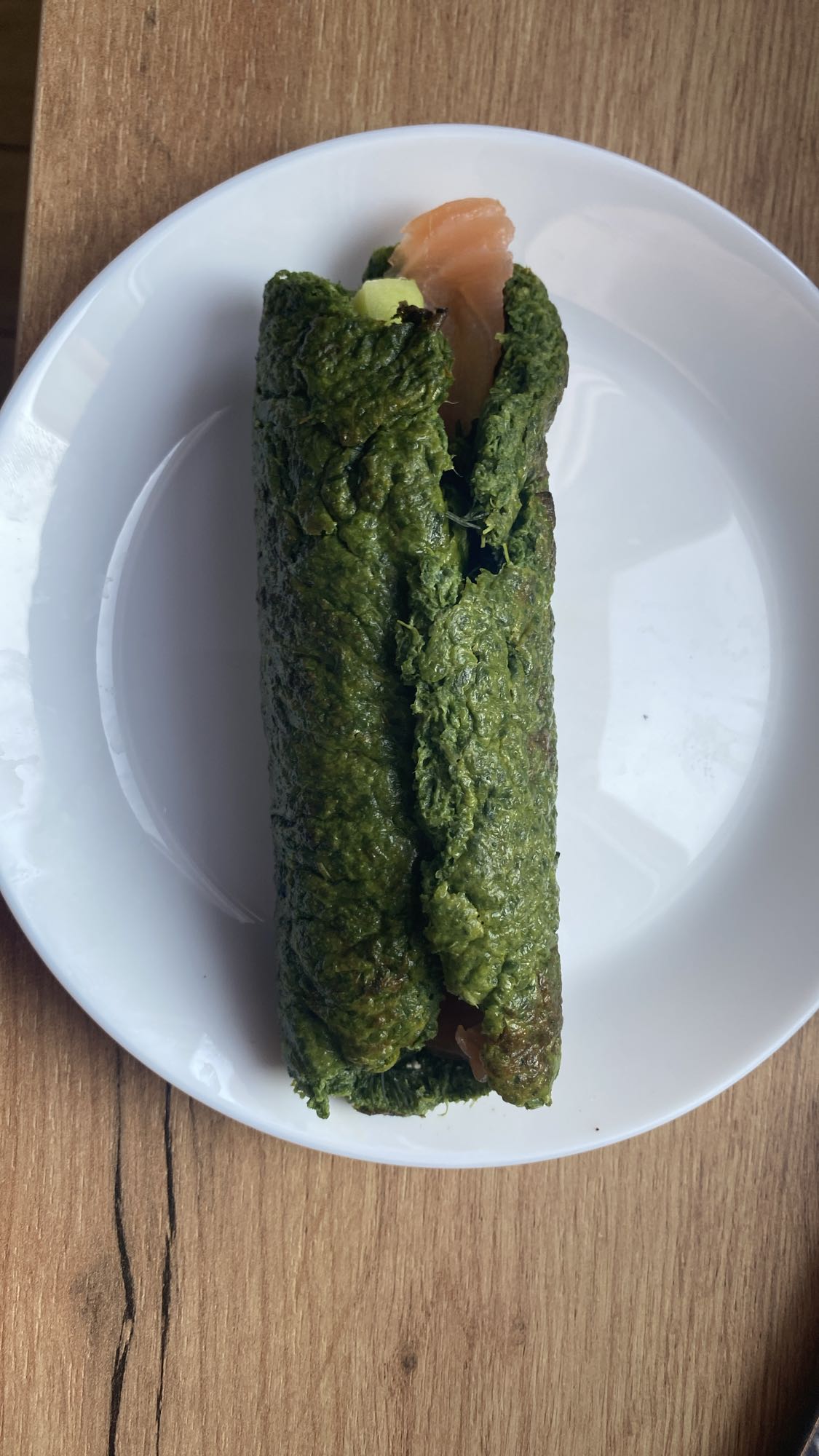 Zielony omlet z łososiem