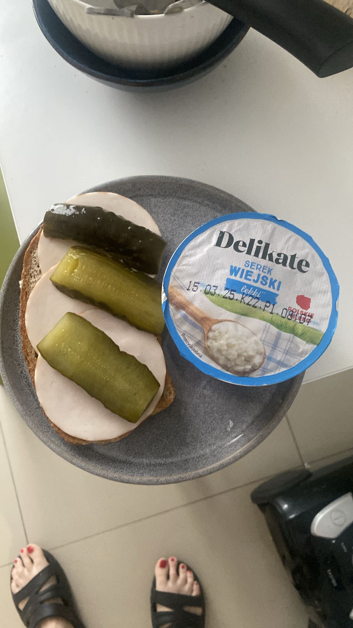 Kanapka z serem wiejskim