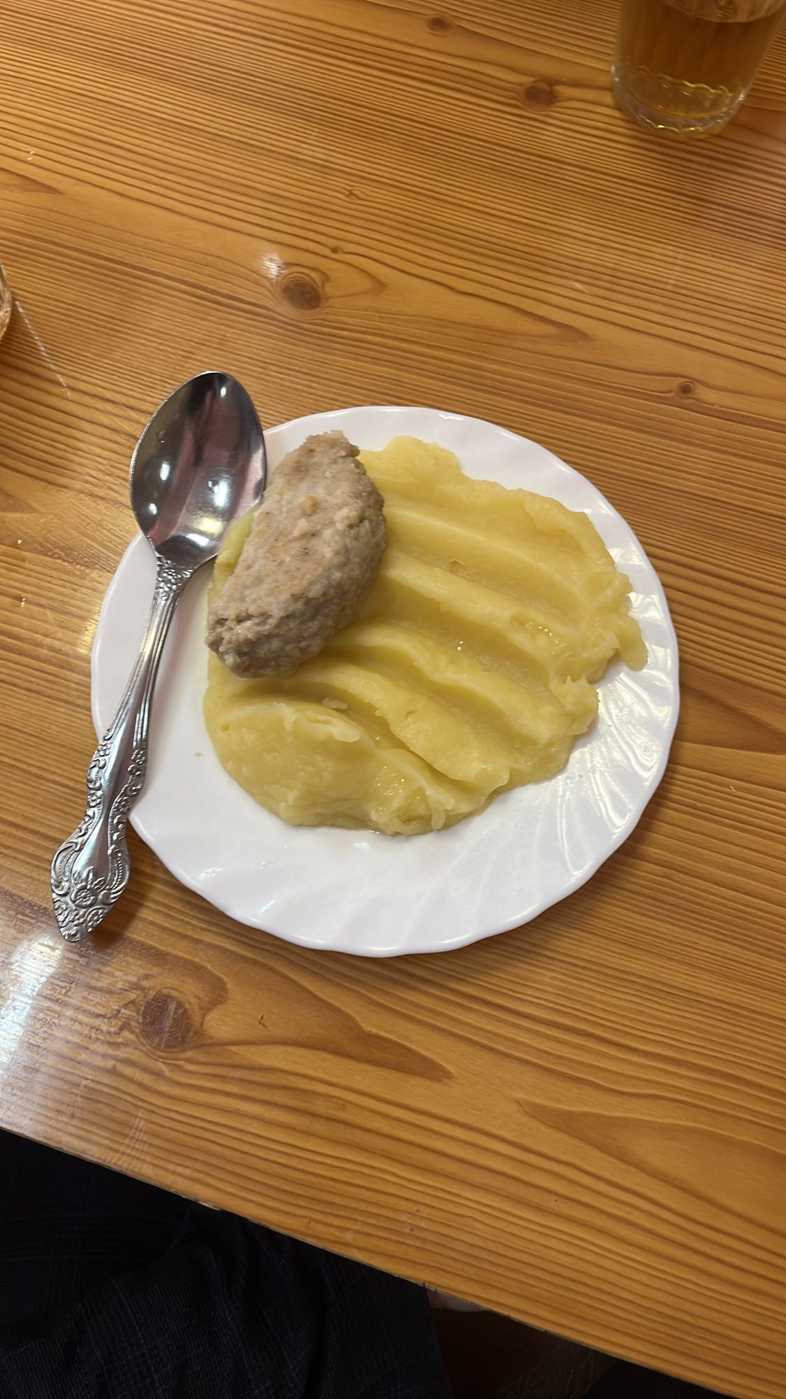 Картофельное пюре с котлетой