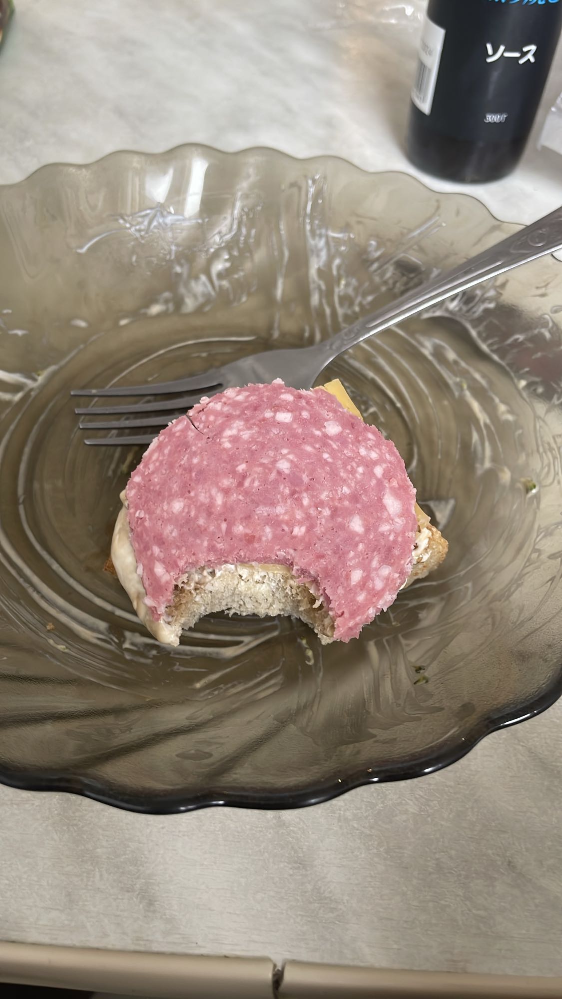 Бутерброд с колбасой