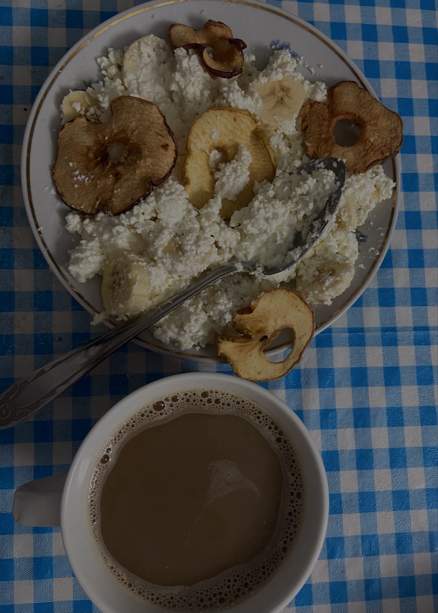 Творог с фруктами