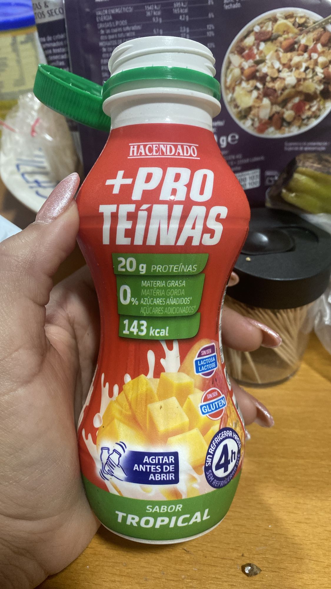 Bebida proteica tropical