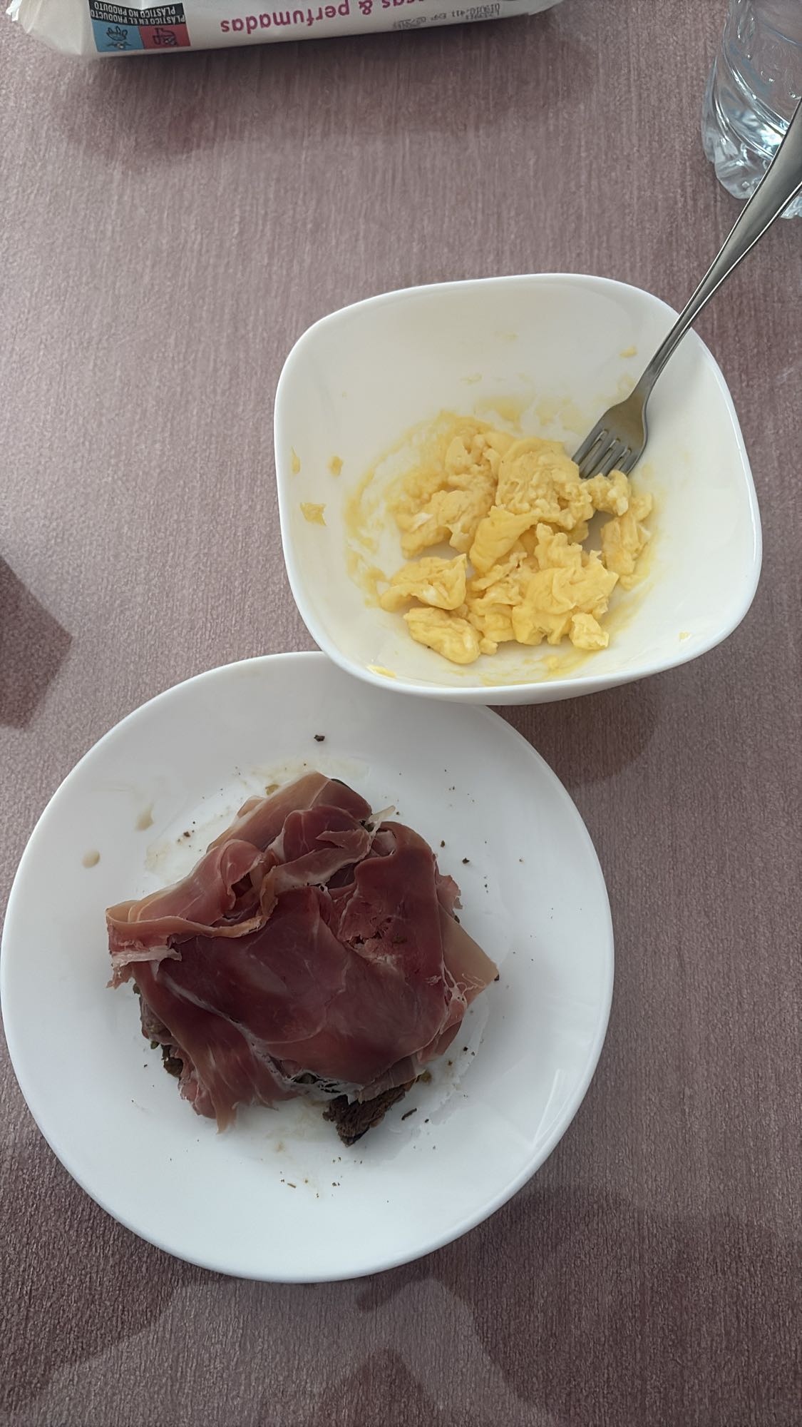 Huevo revuelto y jamón