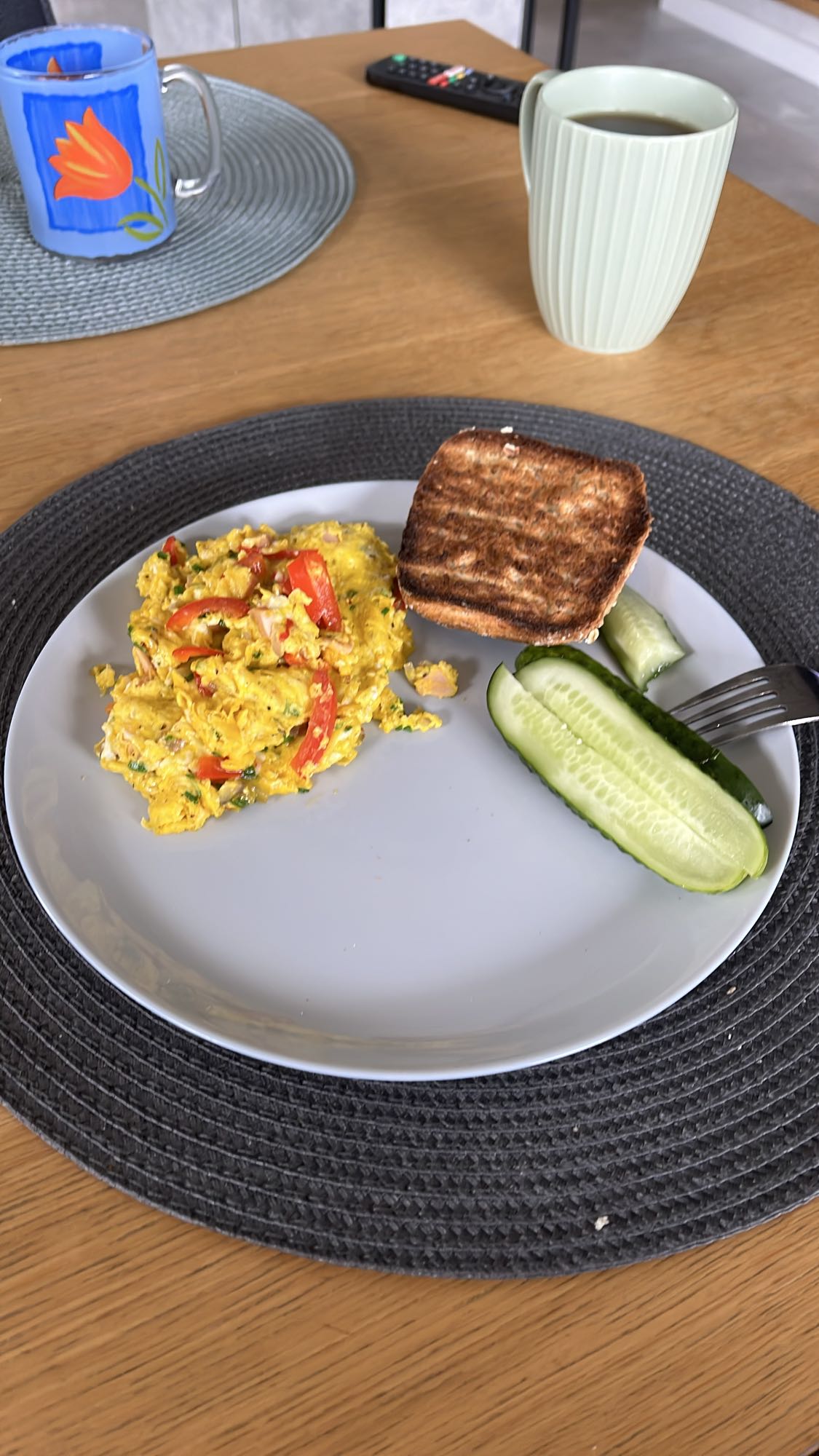 Jajecznica z tostami