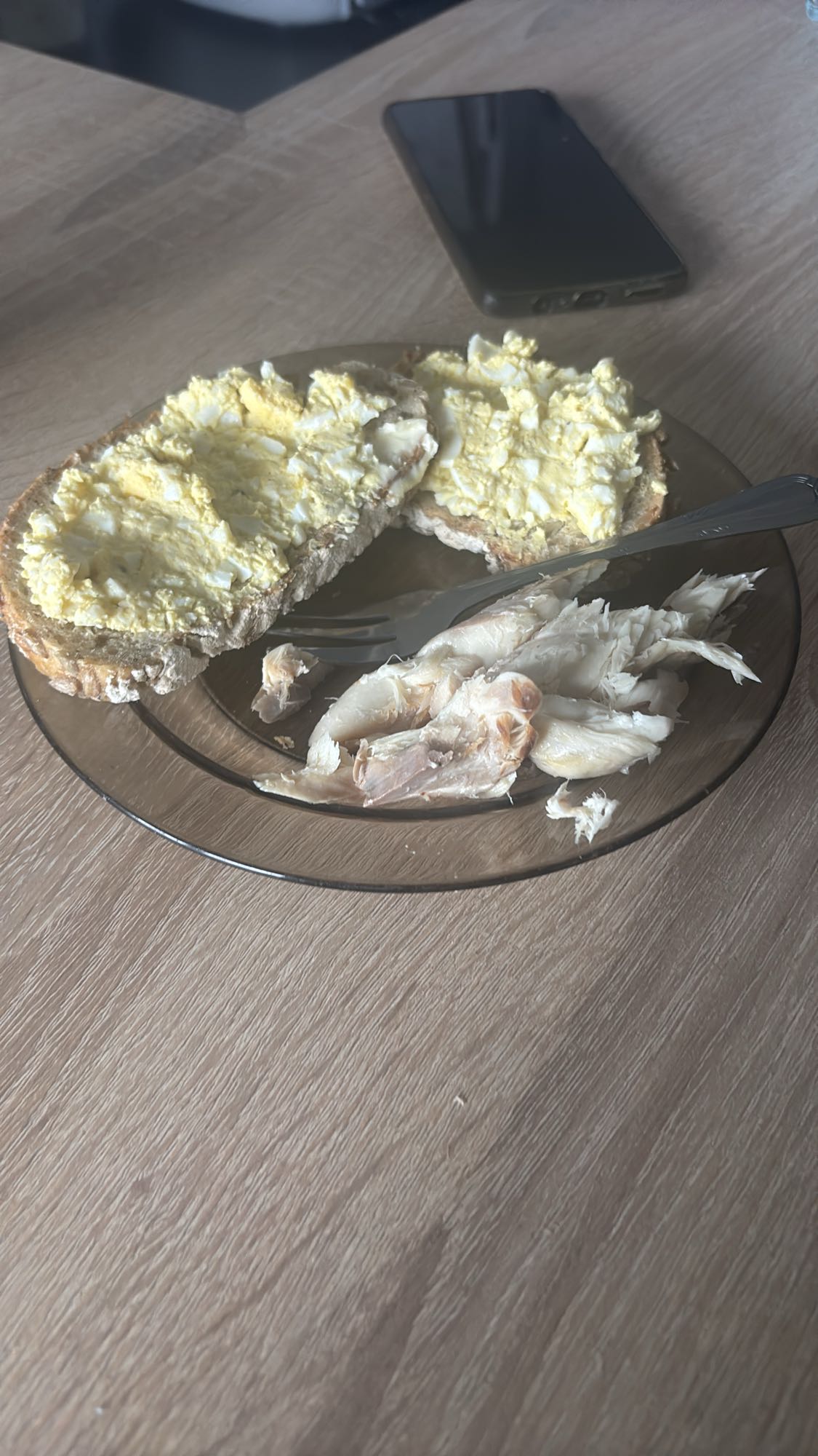 Kanapki z jajkiem i ryba