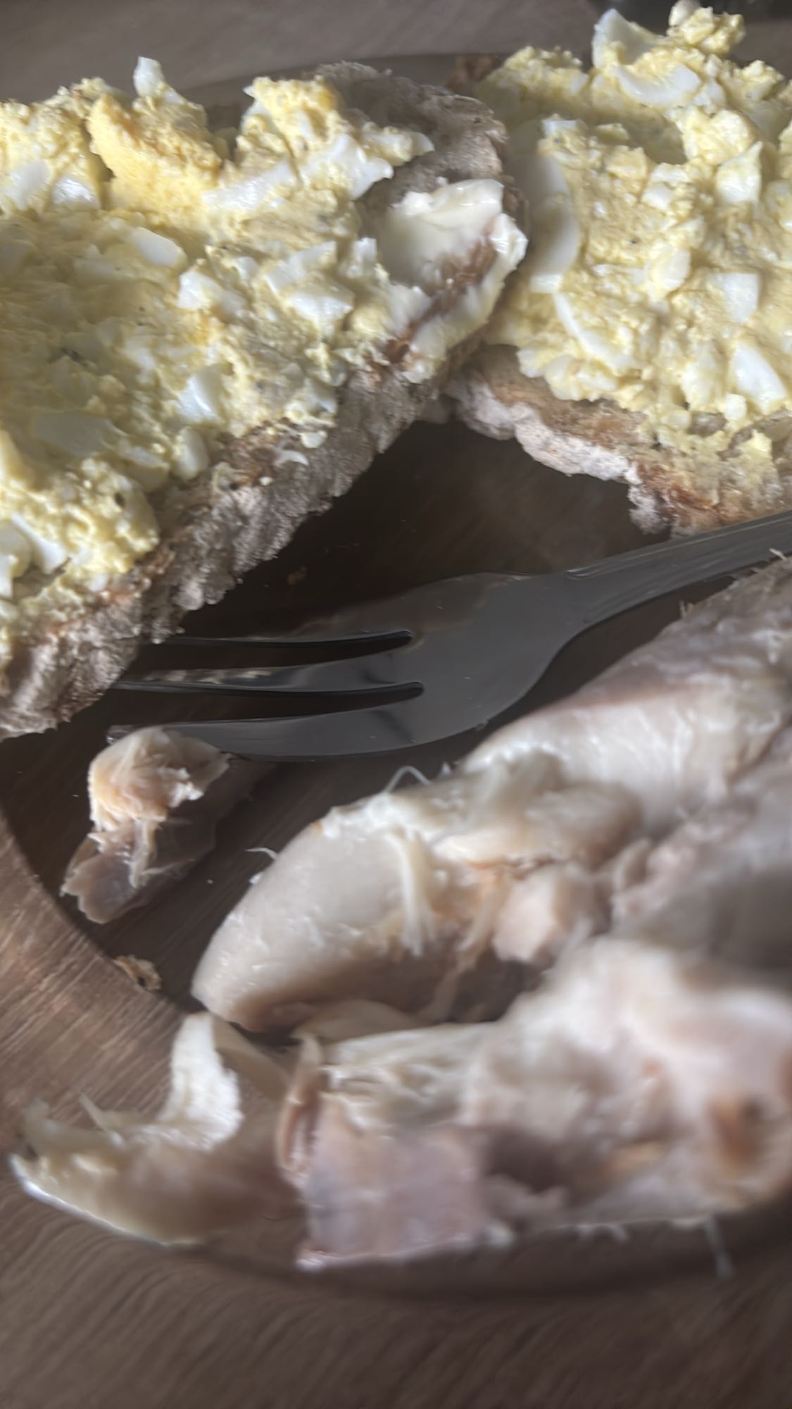 Kanapki z jajkiem i ryba