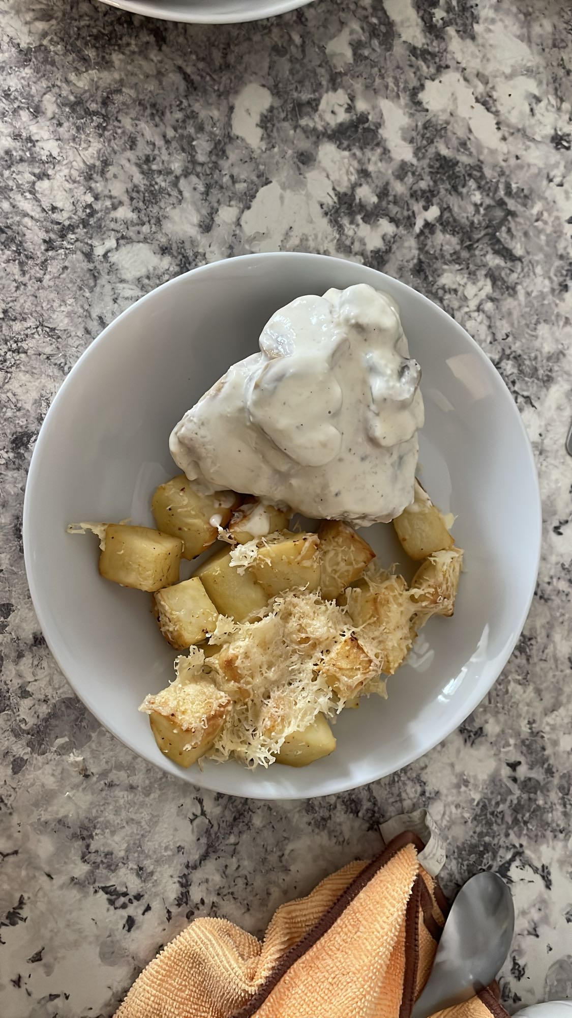 Pollo con papas y queso