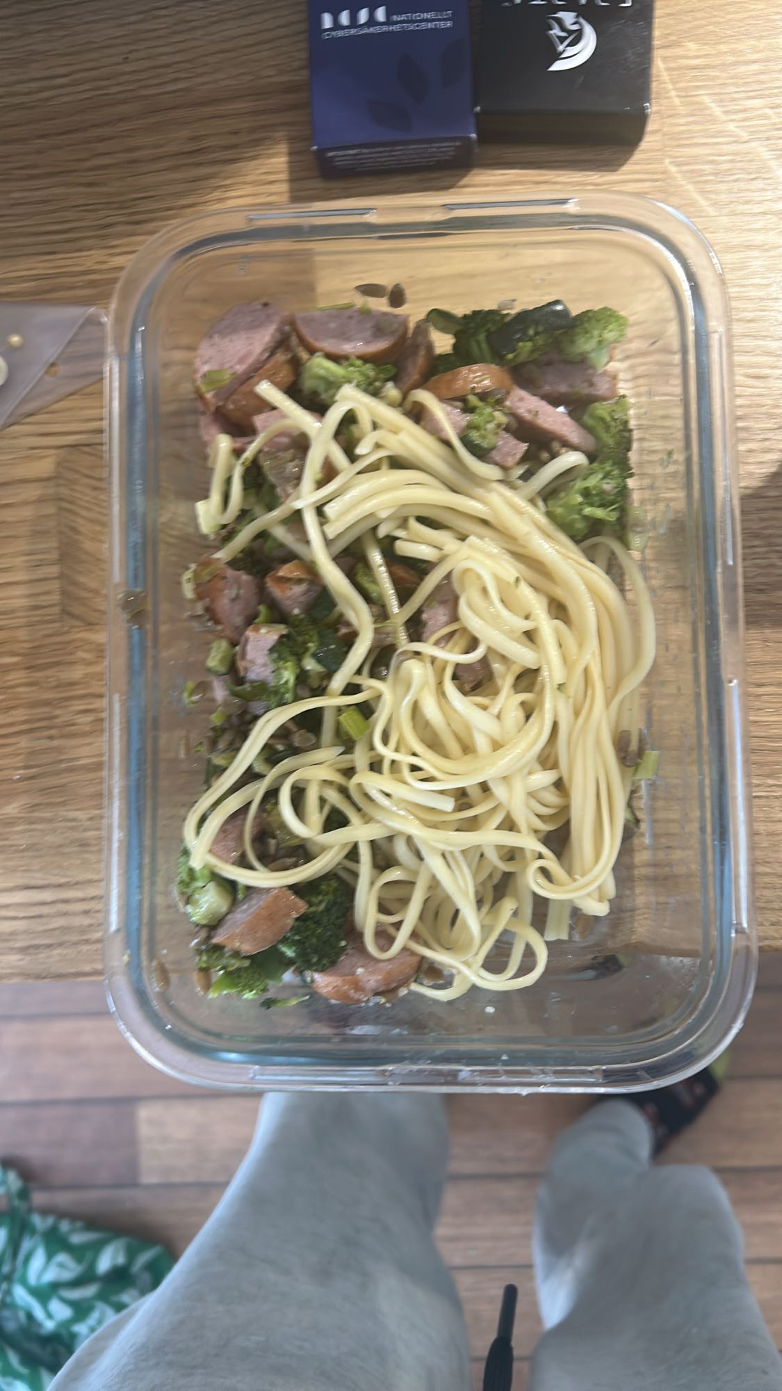 Pasta med korv och broccoli