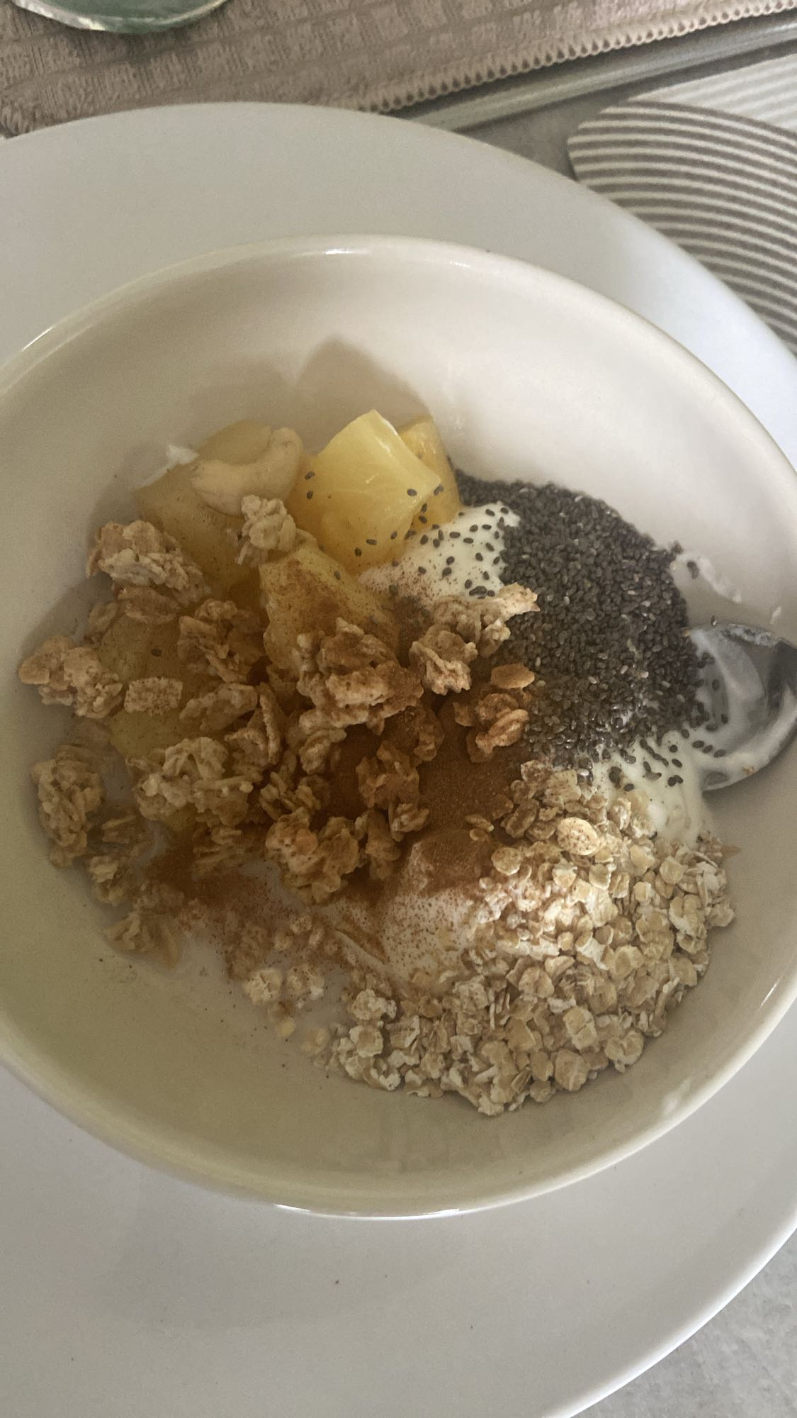 Bol de yaourt et granola