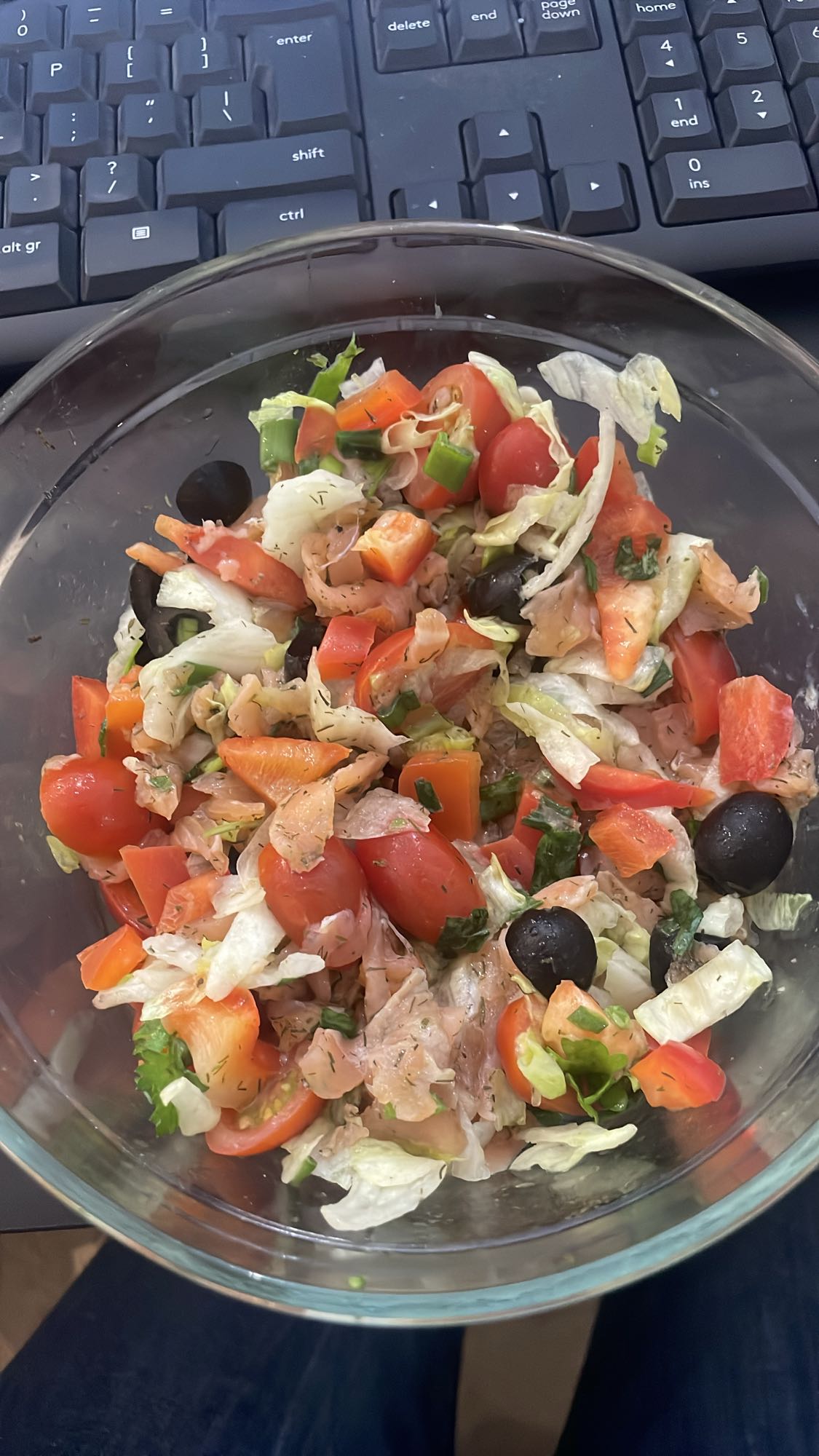 Sałatka z łososiem