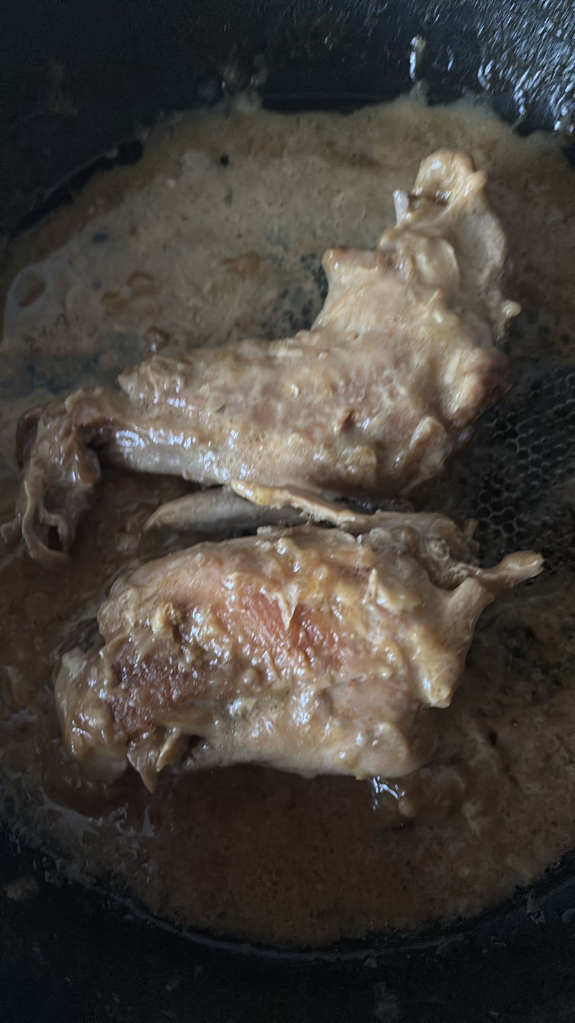 Duszone mięso w sosie