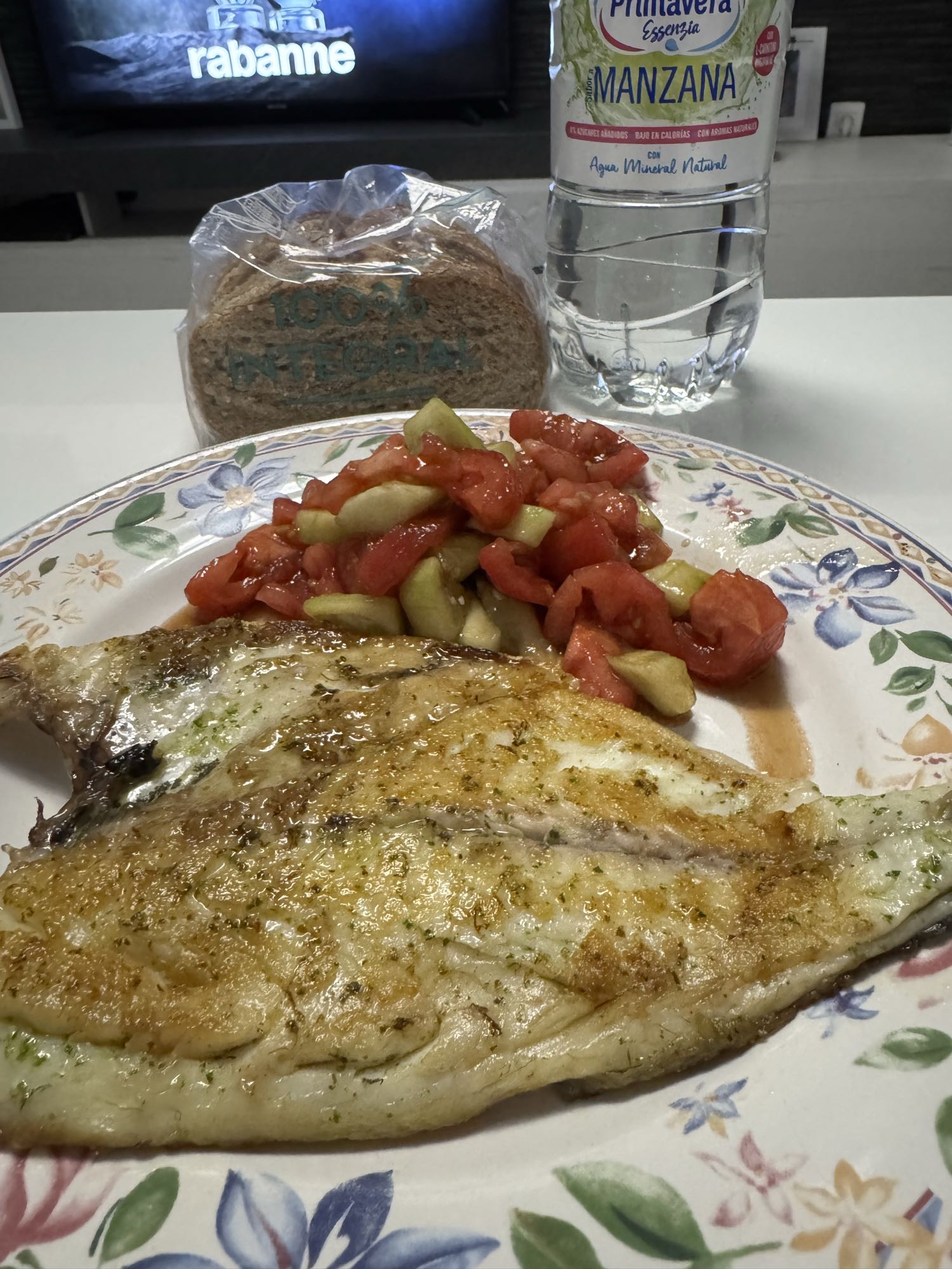 Pescado con ensalada