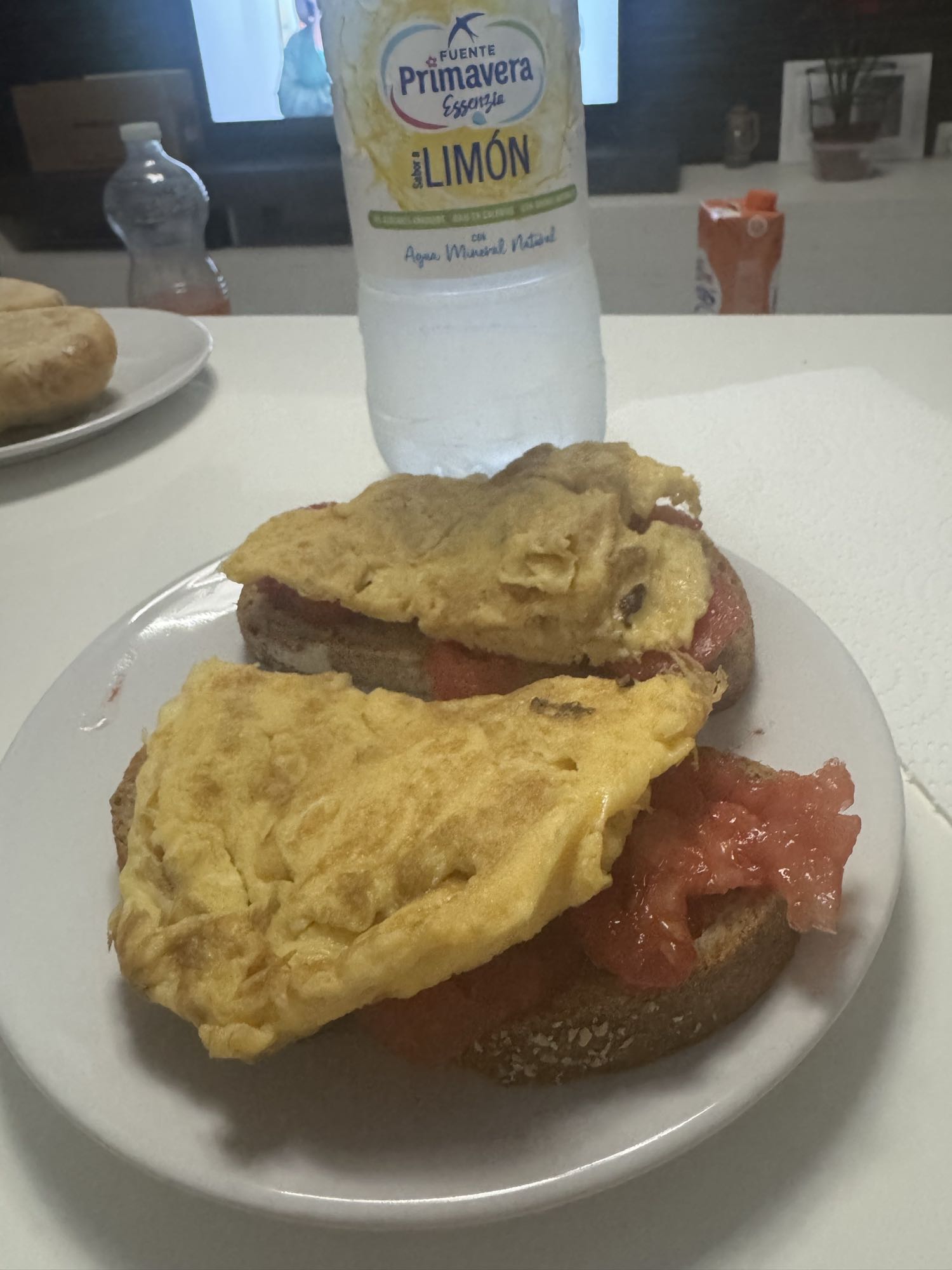 Tostadas con tortilla