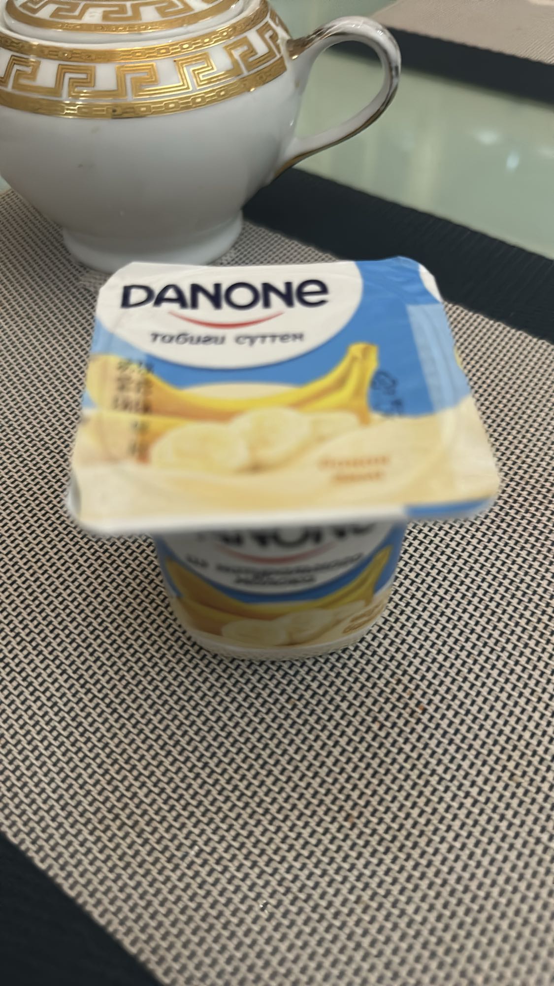 Банановый йогурт Danone