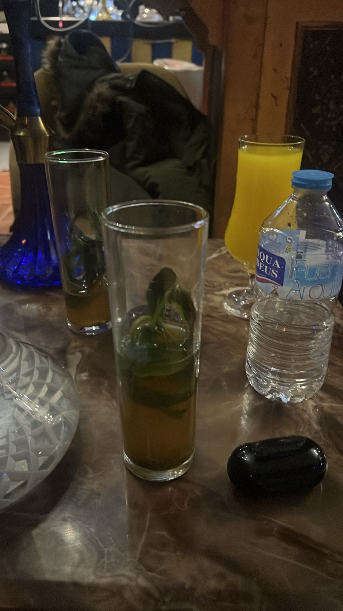 Té de hierbas y jugo