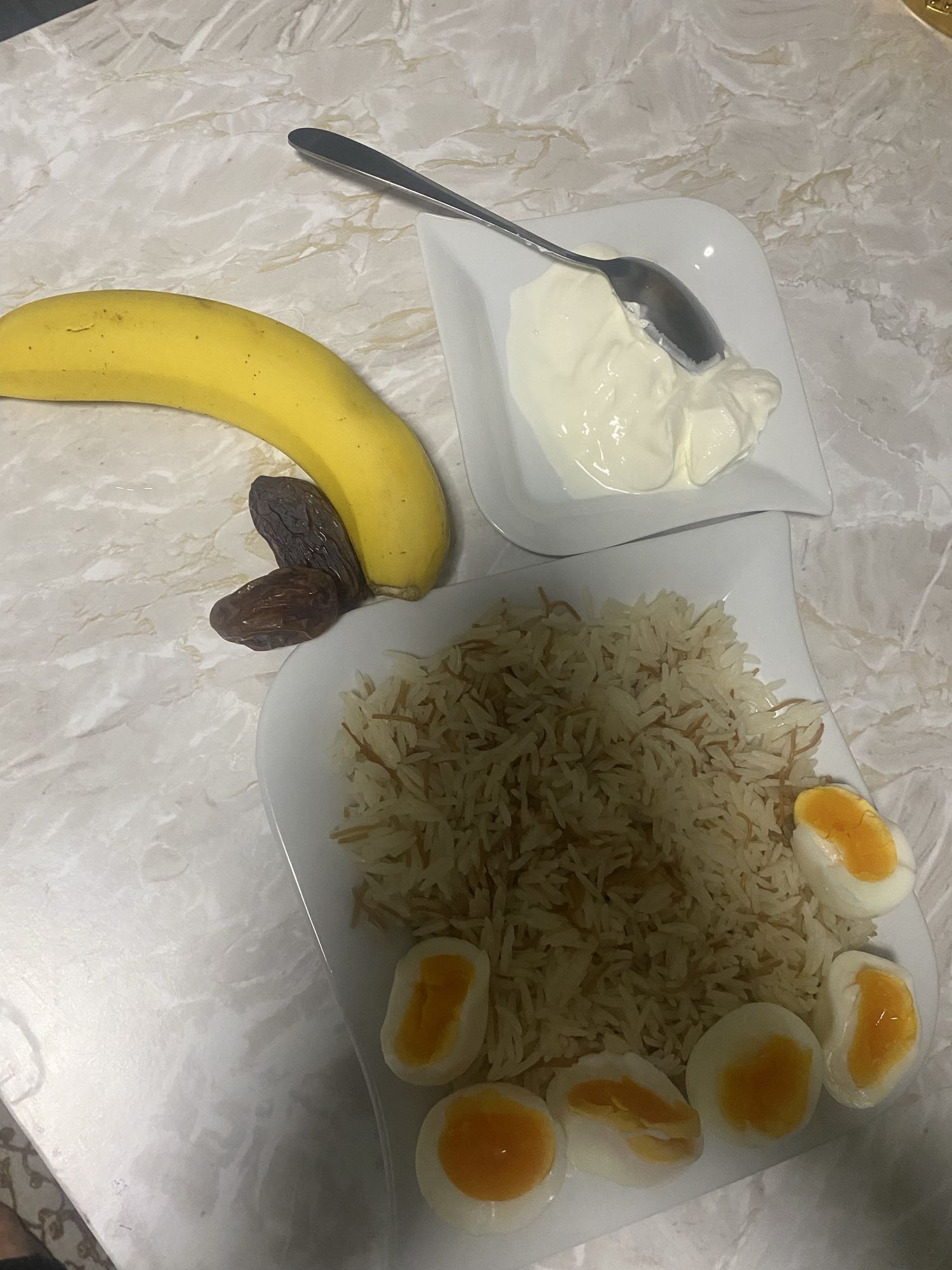 Reis mit Eiern und Joghurt