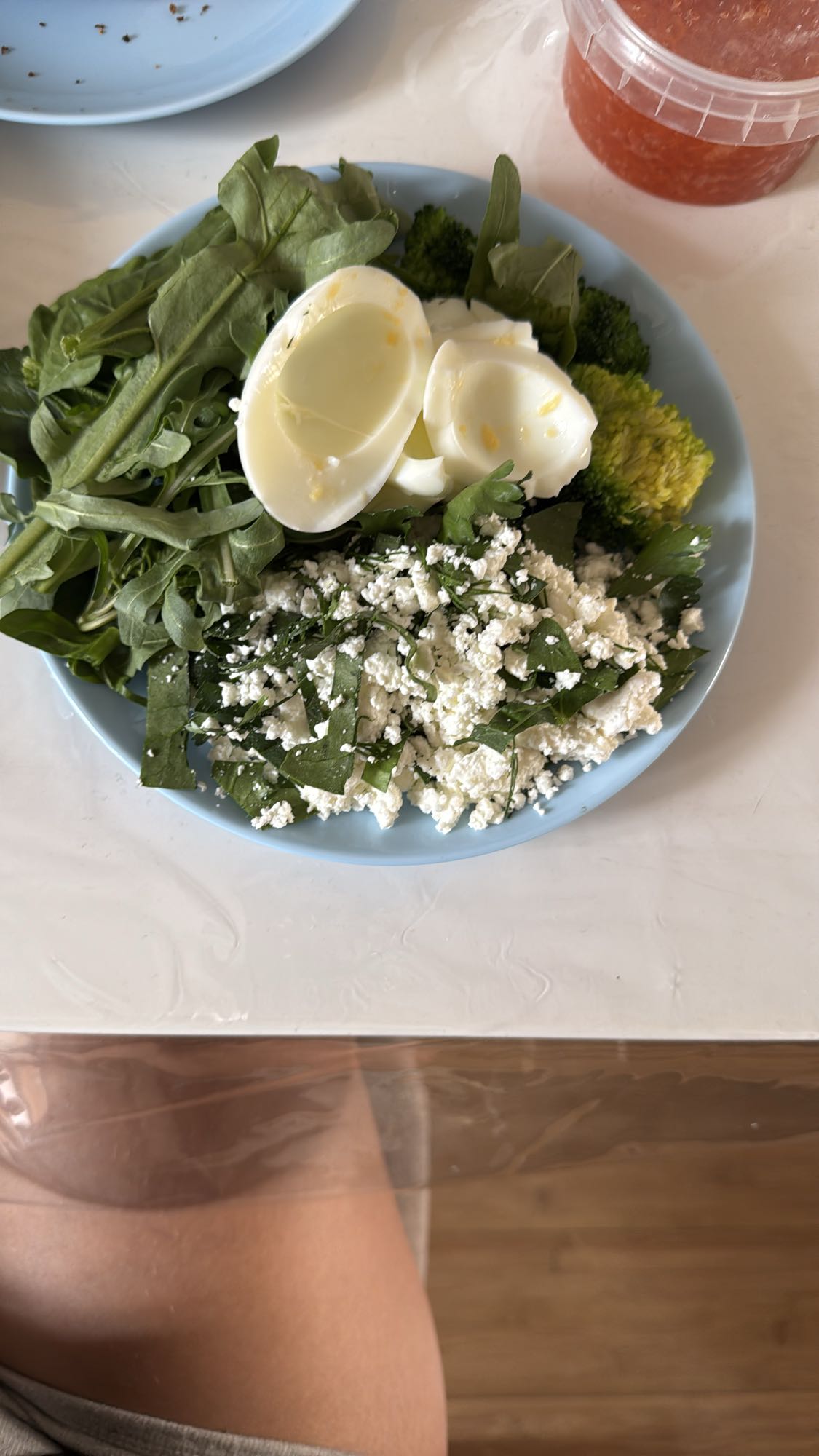 Салат с яйцом и творогом