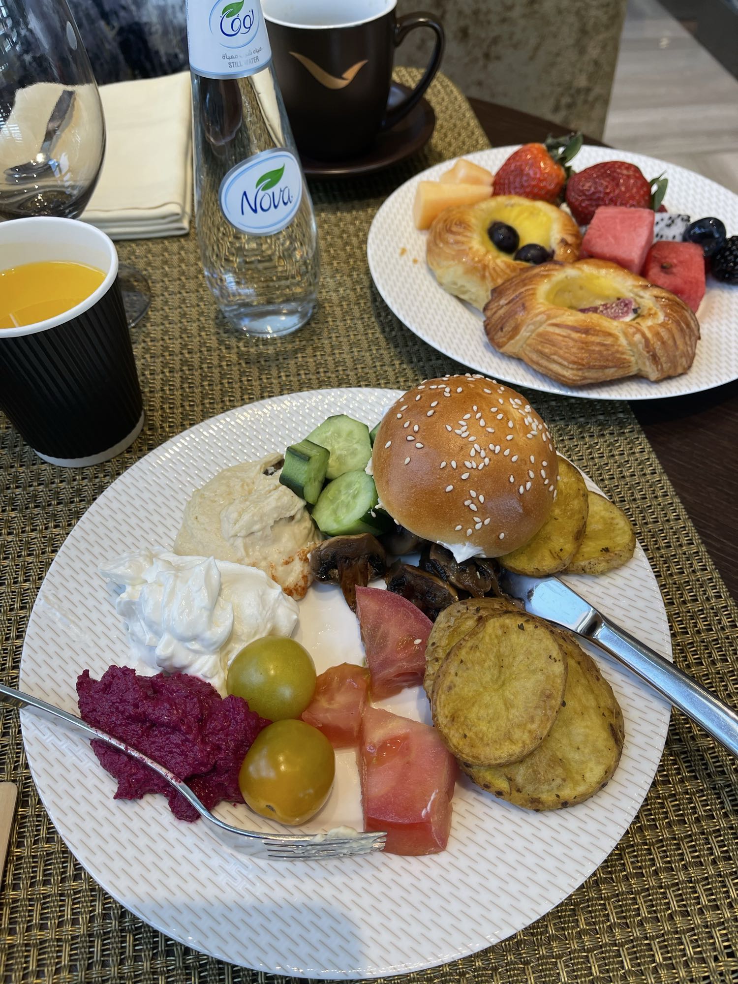 Завтрак с выпечкой