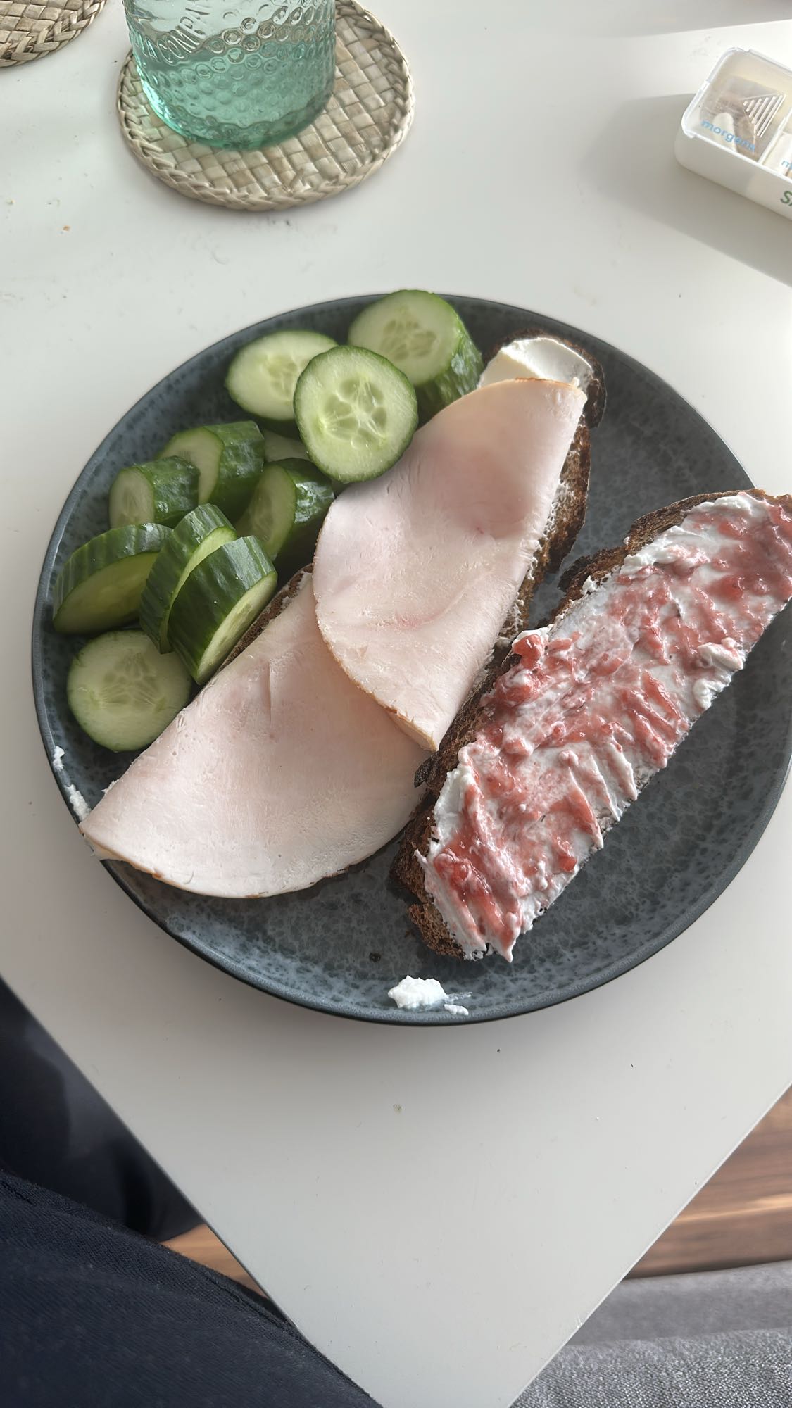 Vollkornbrot mit Belag