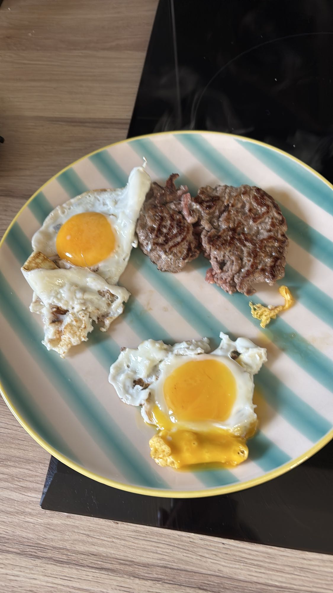 Steak haché et œufs