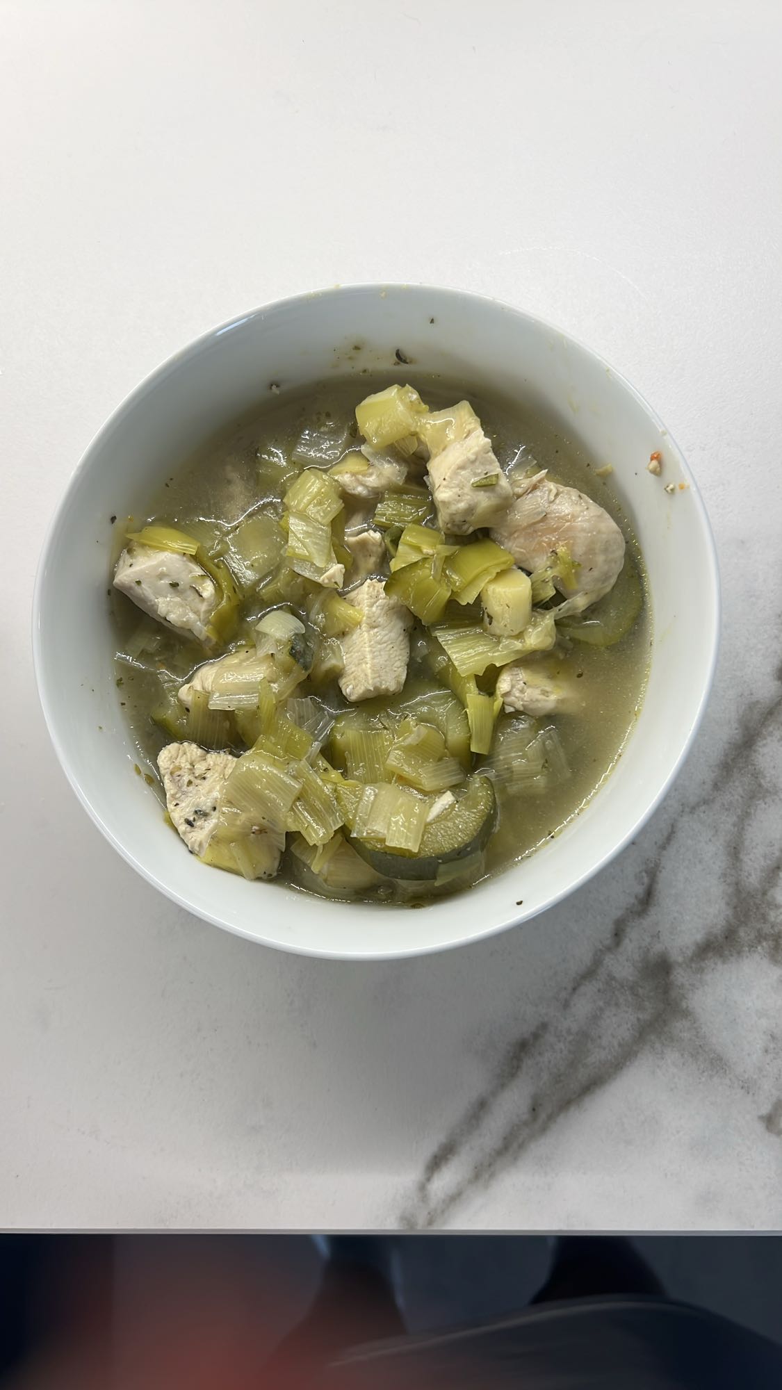 Soupe de poulet aux poireaux