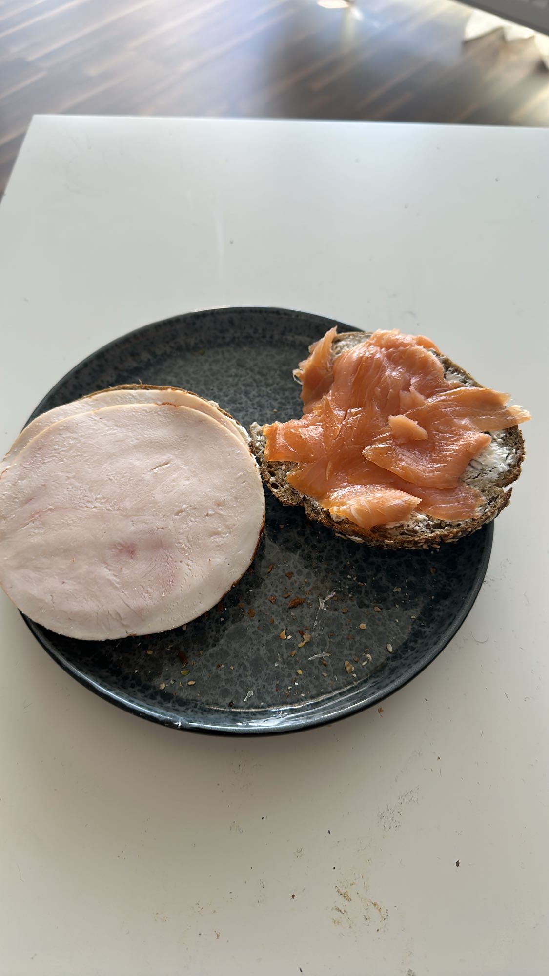 Vollkornbrötchen mit Belag