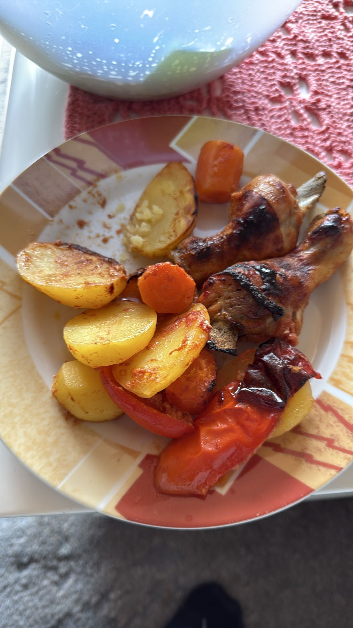 Gebratene Hähnchenkeulen