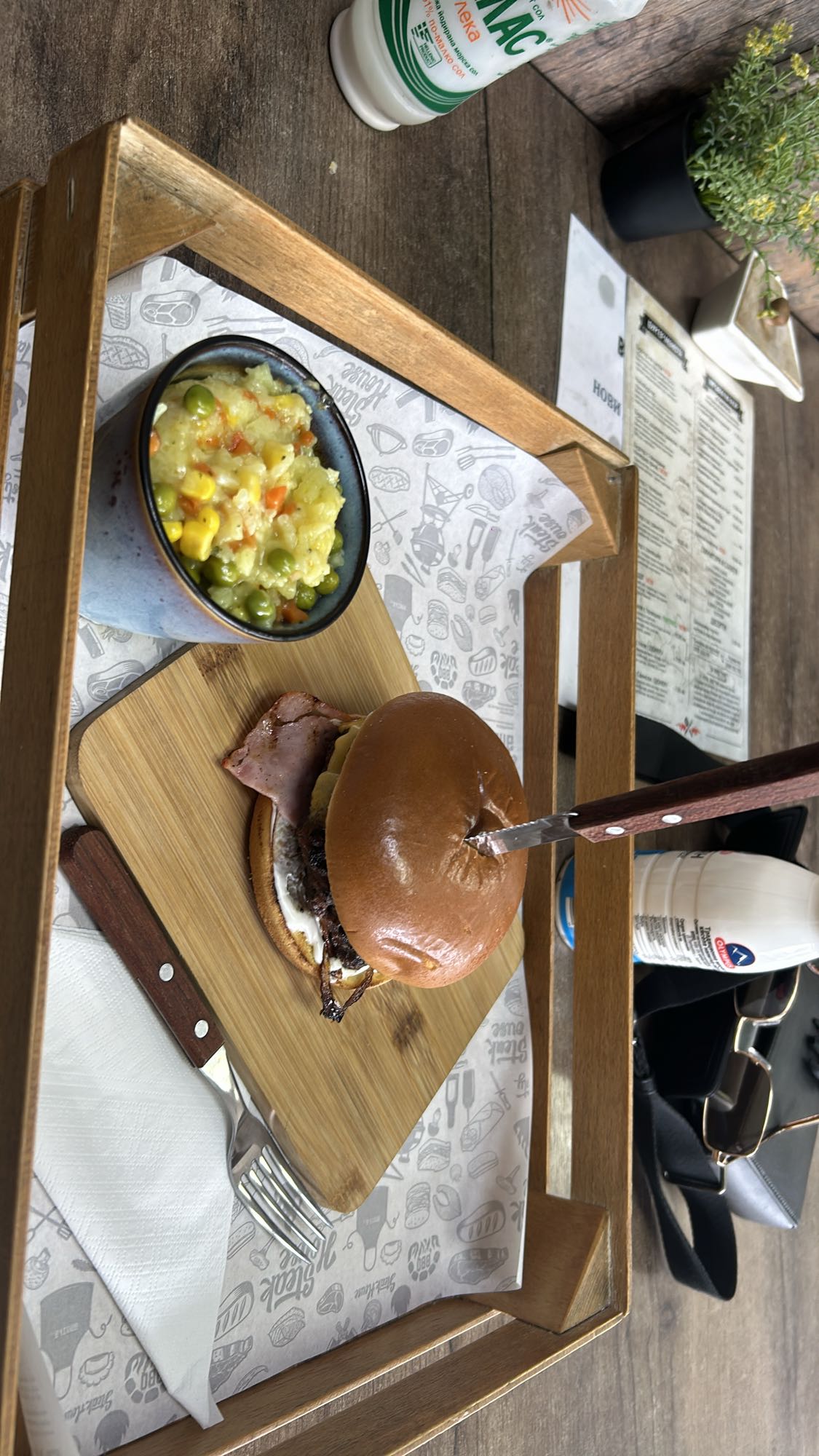 Burger with vegetable mix