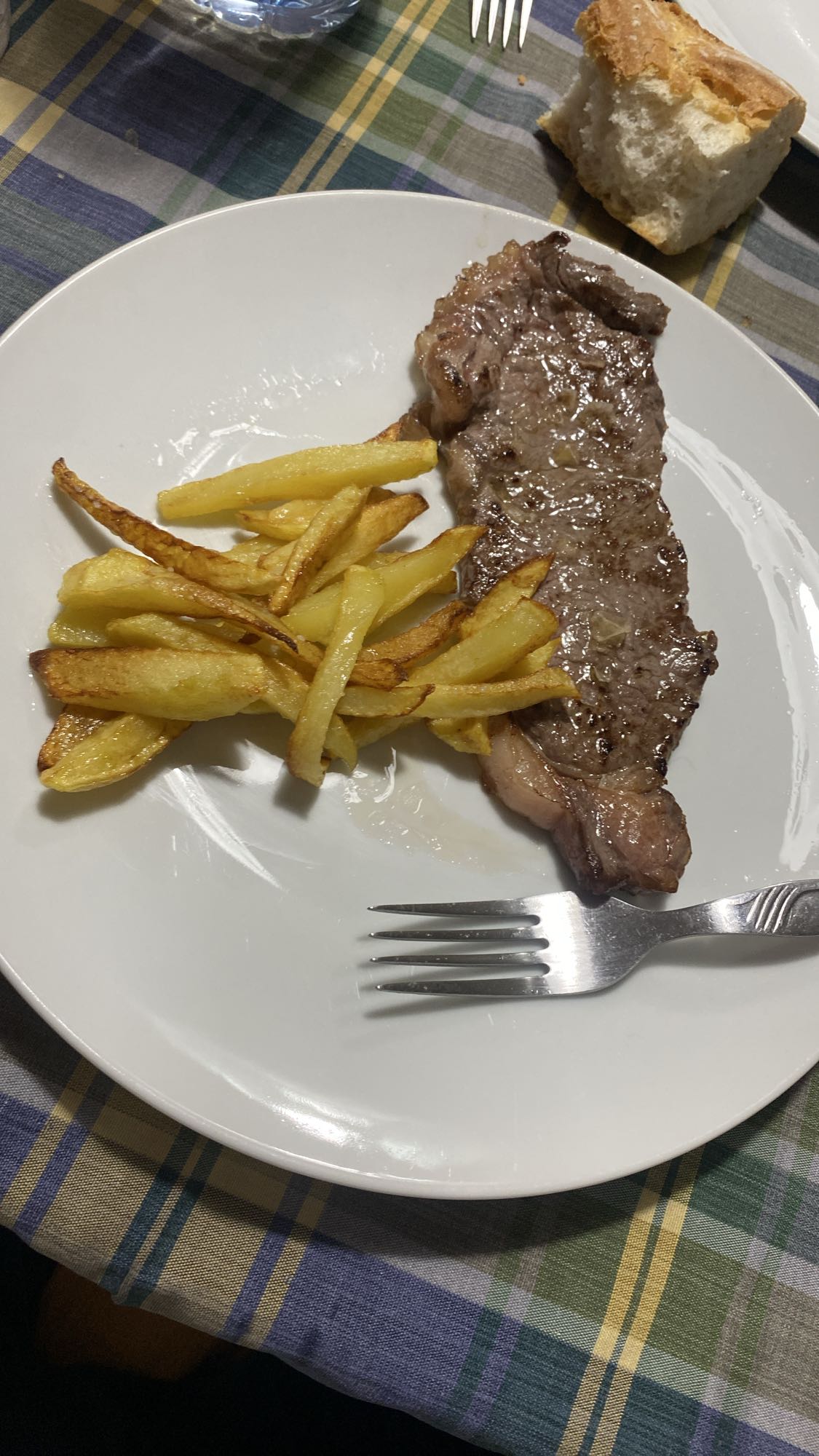 Bistec con papas fritas