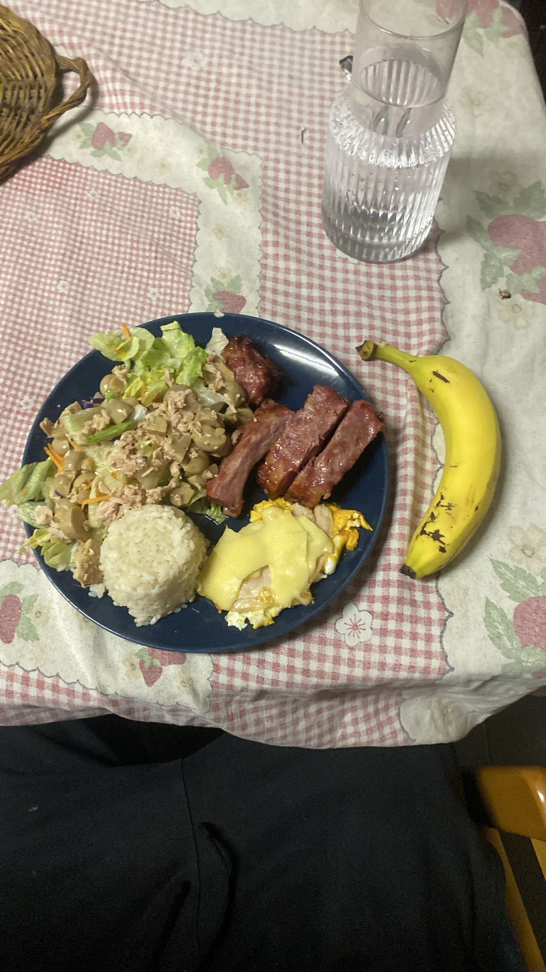 Prato variado com salada