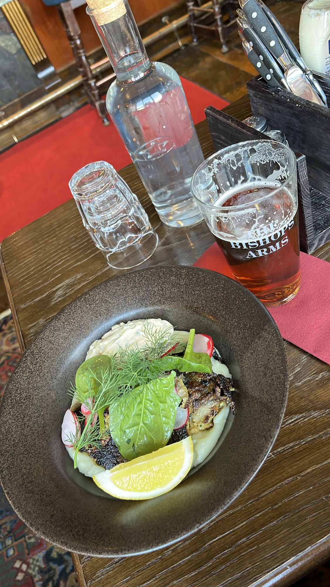 Grillad fisk med sallad