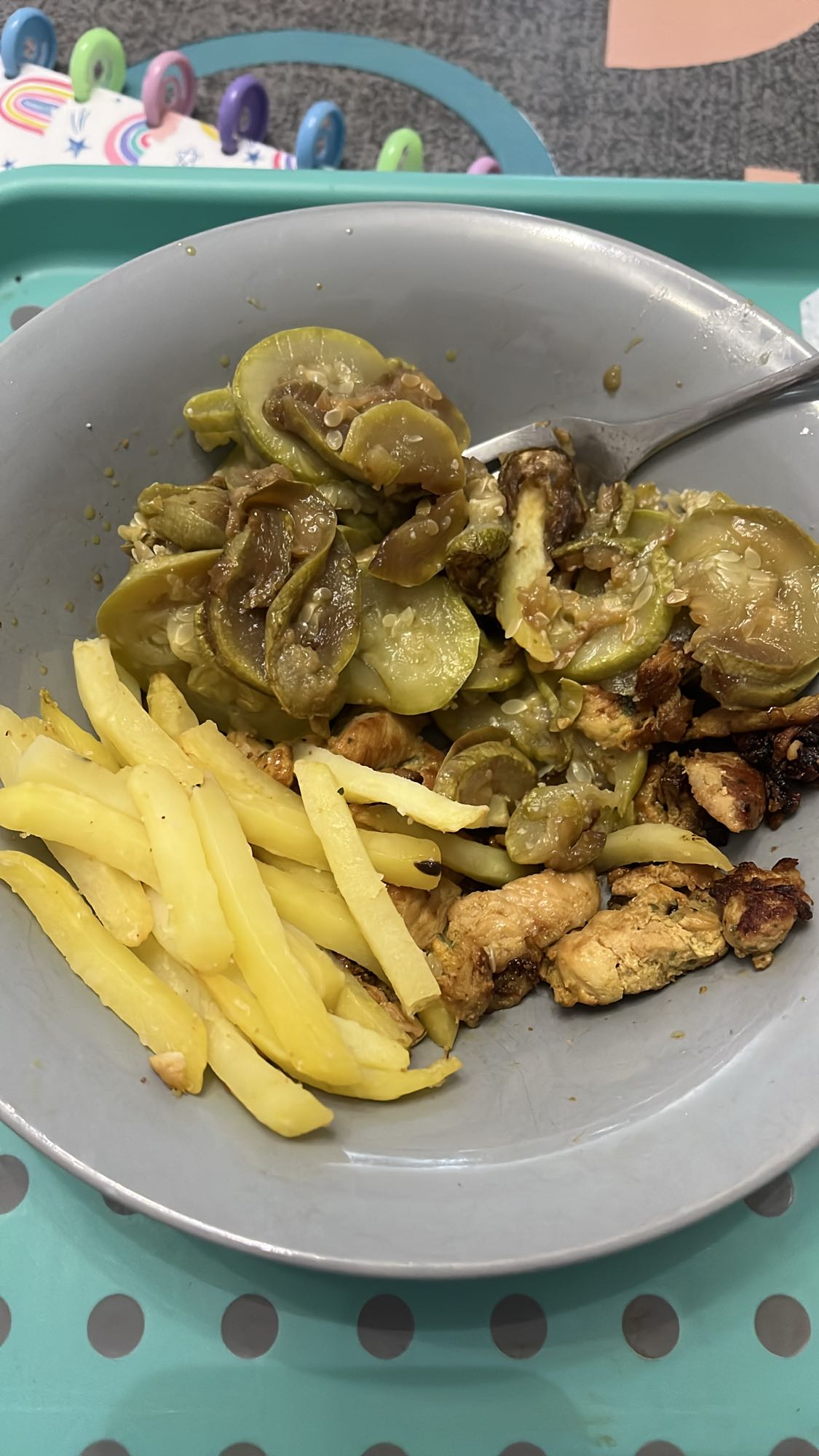 Pollo con calabacín y papas