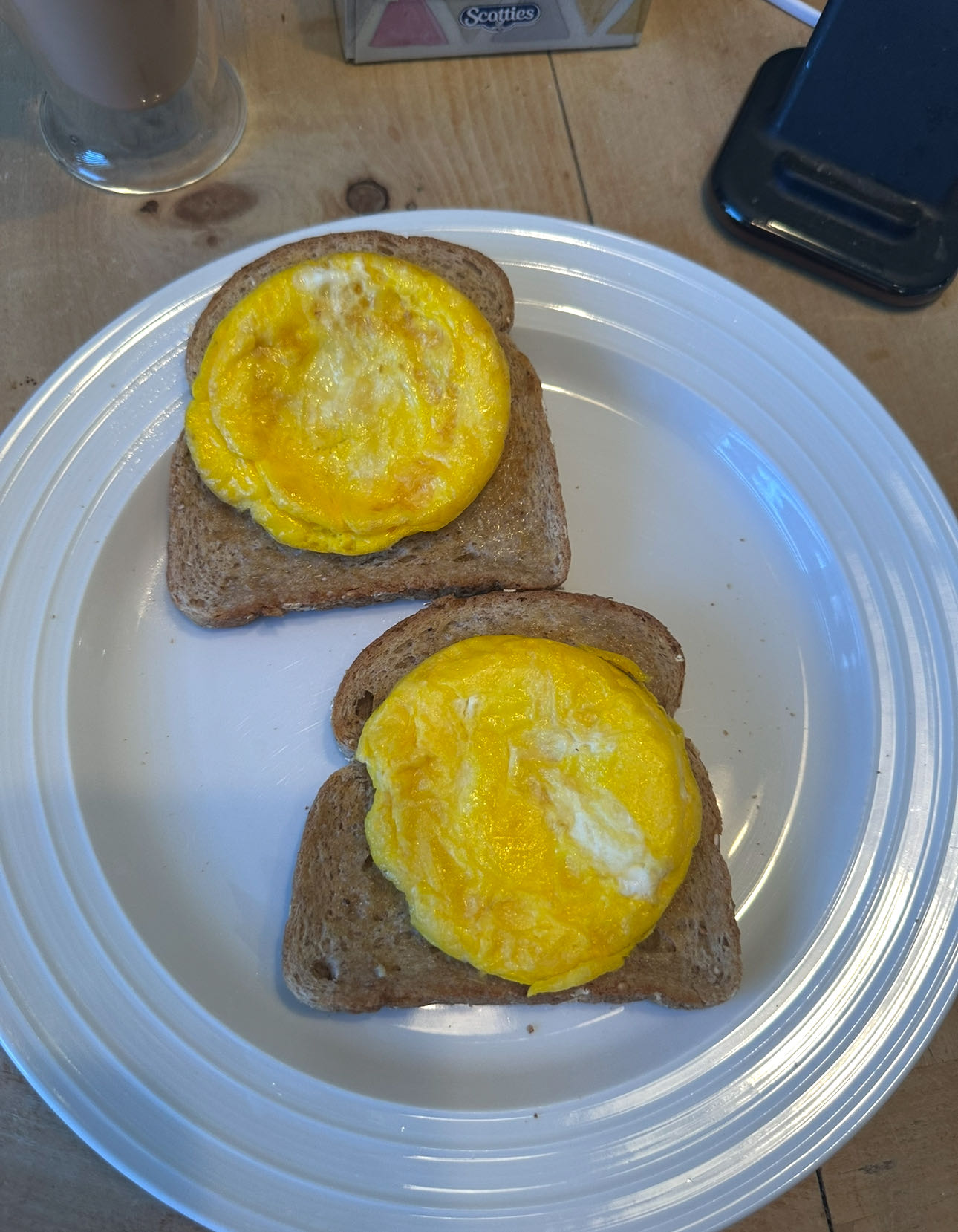 Oeufs sur pain grillé