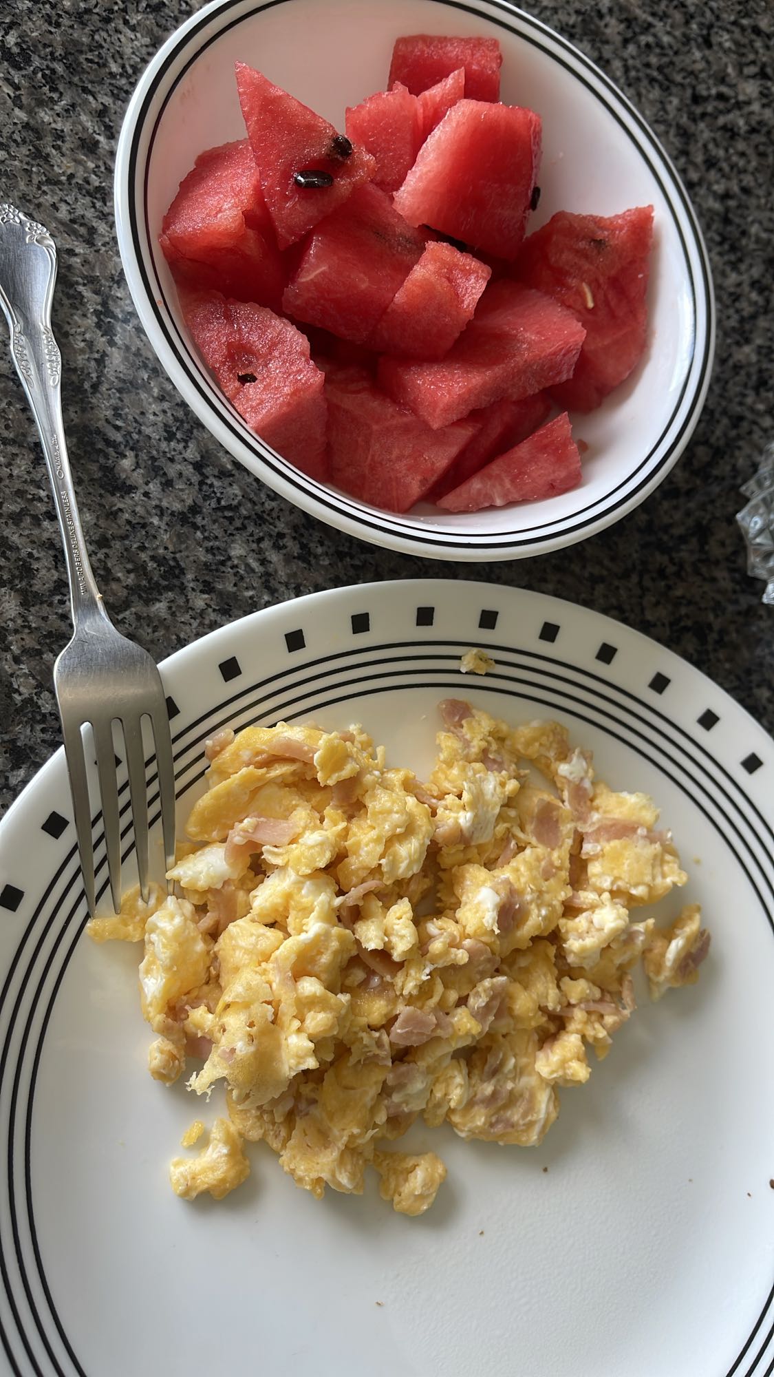 Huevos revueltos con sandía