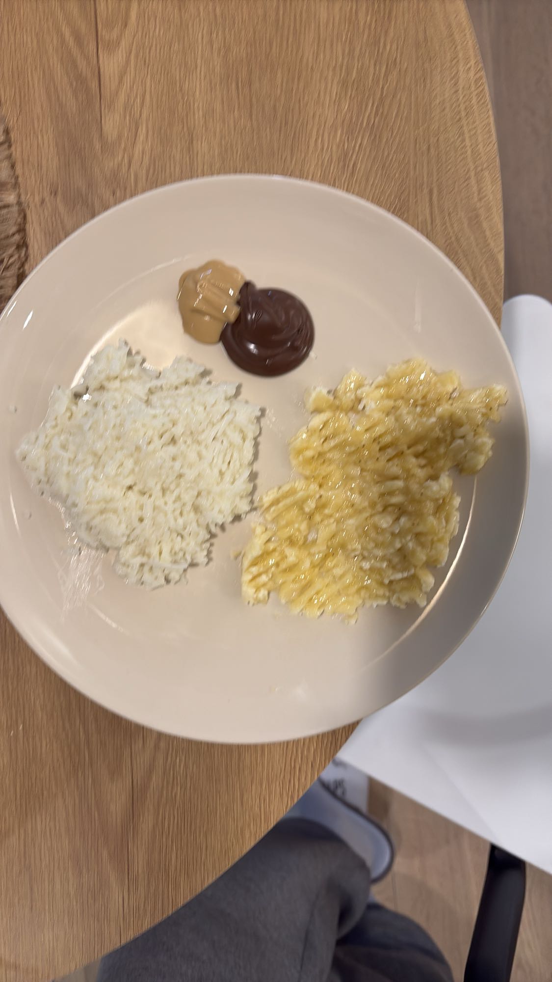 Ryż z bananem i masłem orzechowym