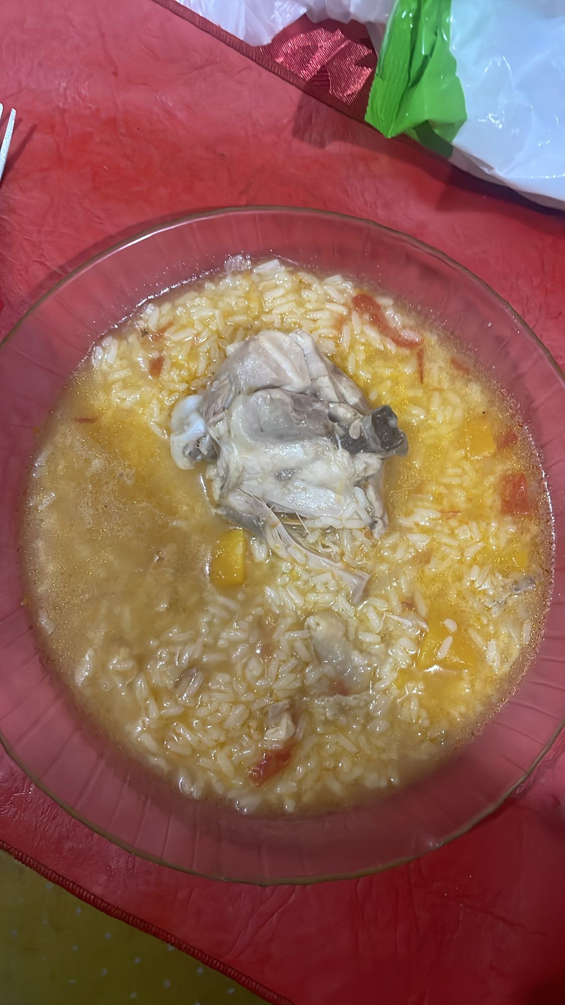 Sopa de arroz con pollo