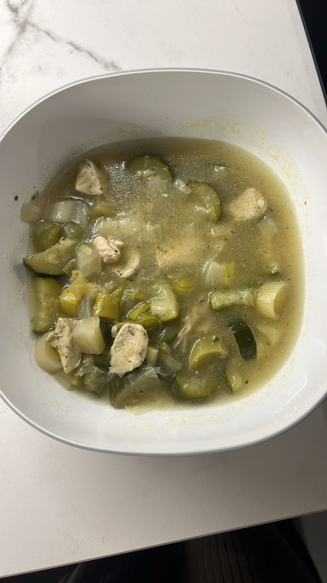 Soupe de poulet aux légumes