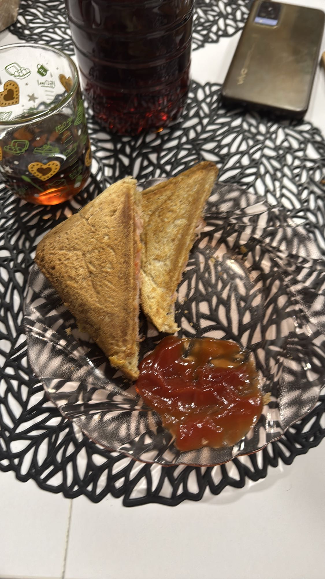 Tost z szynką i serem