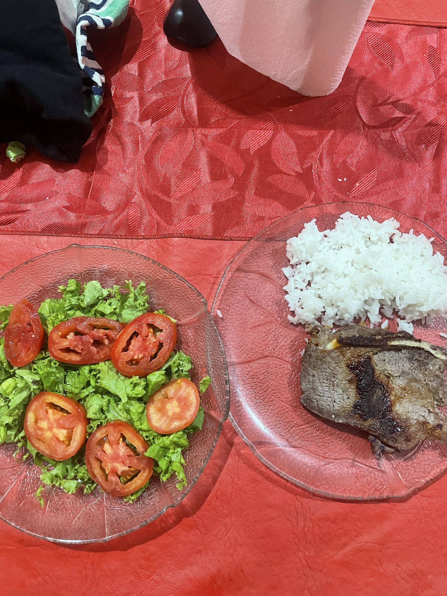 Carne con arroz y ensalada