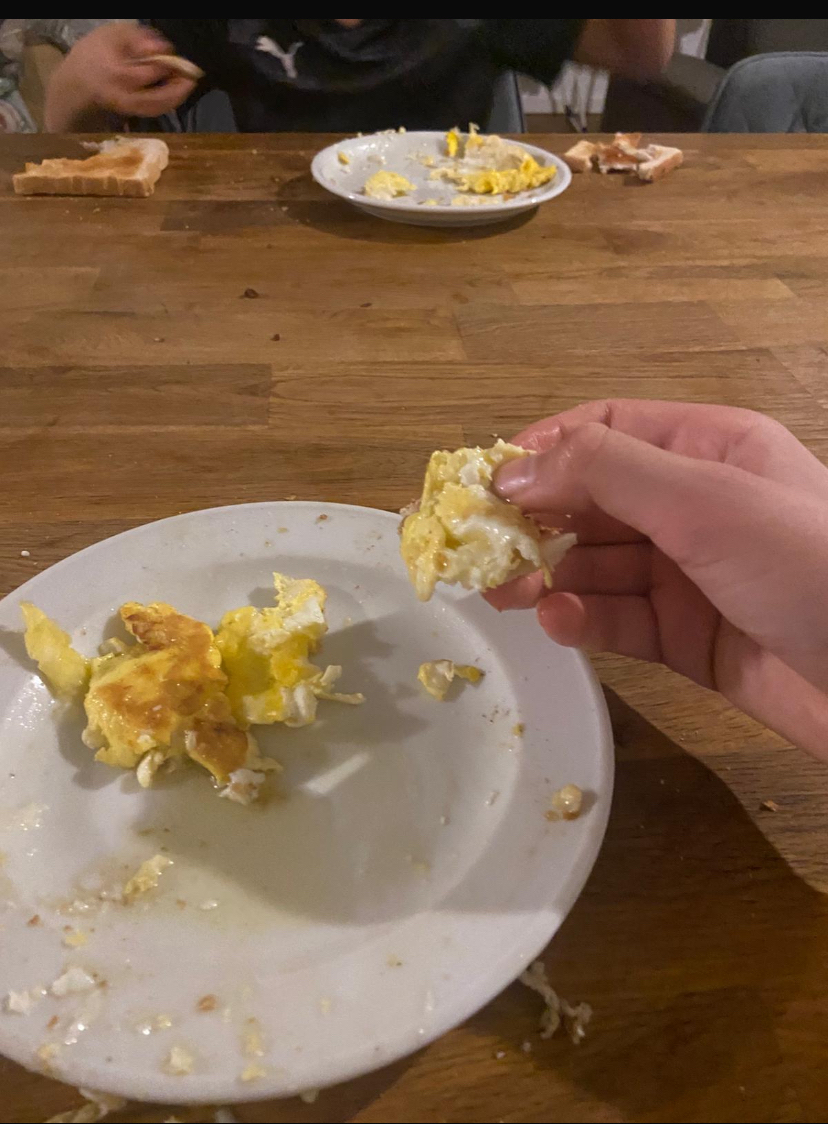 Rührei mit Toast