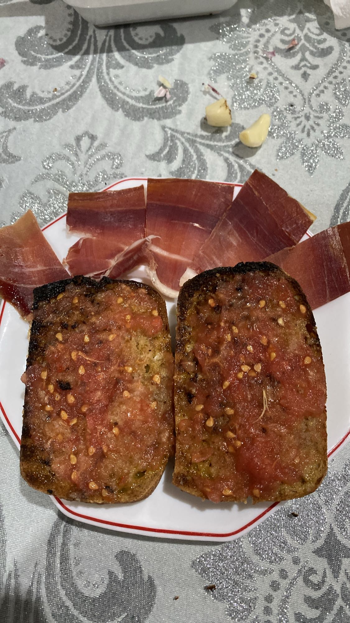 Pan con tomate y jamón