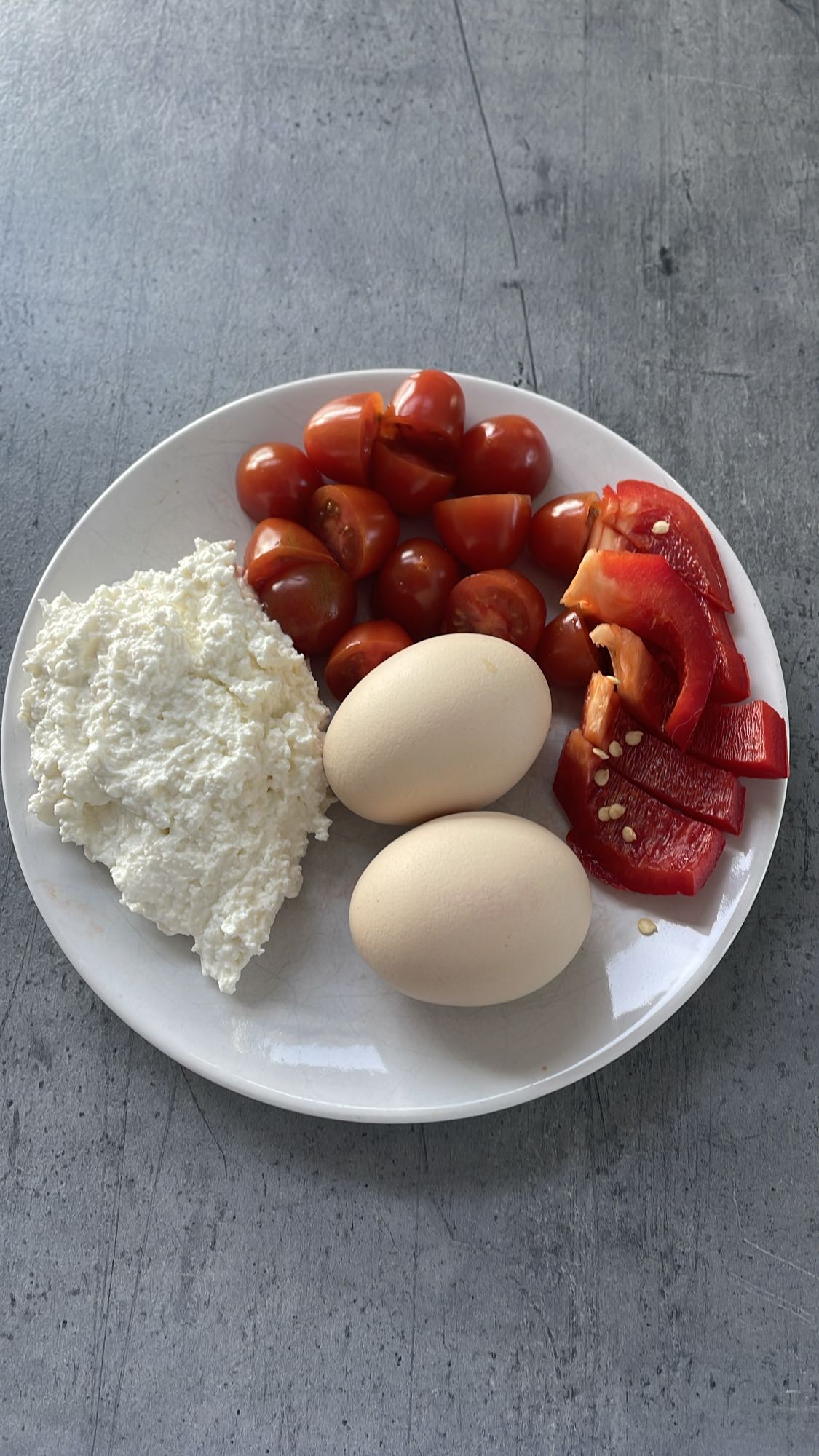 Twaróg z warzywami i jajkami